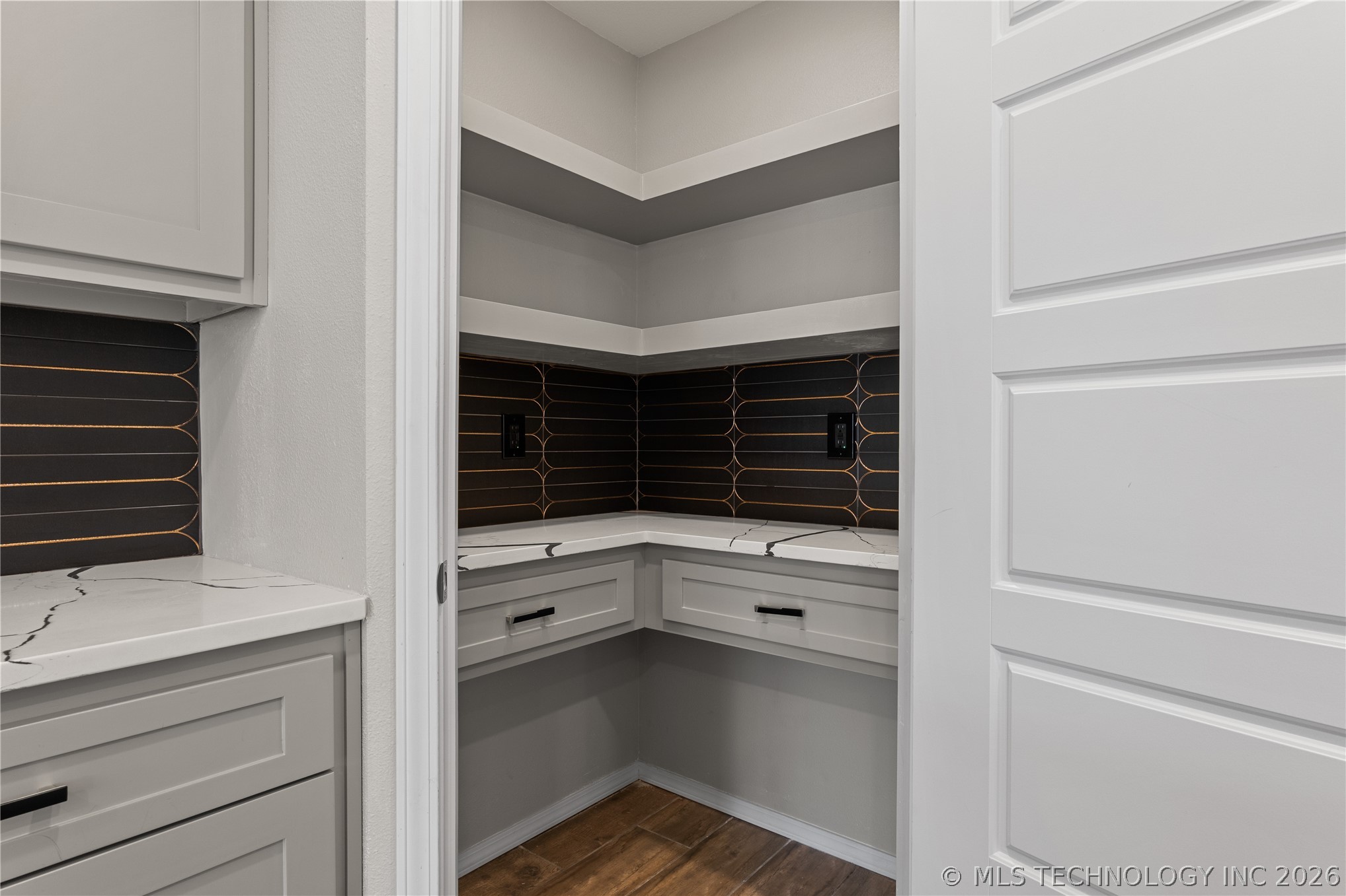 3610 S 12th Place Property Photo 14