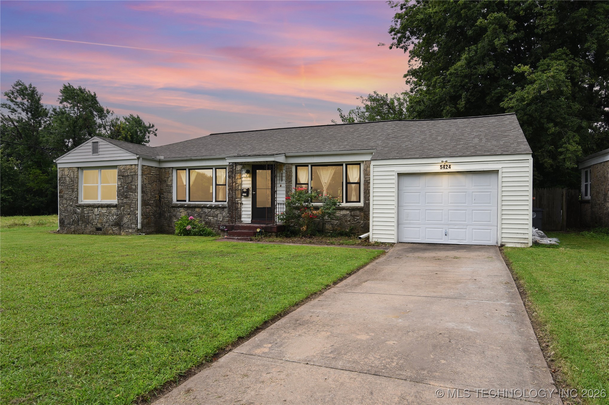 5424 E 7th Street Property Photo 1