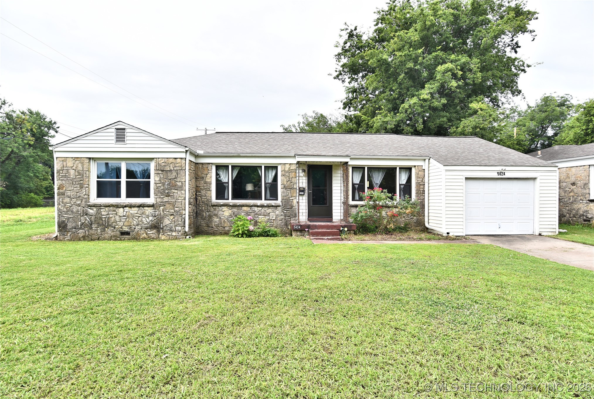 5424 E 7th Street Property Photo 2