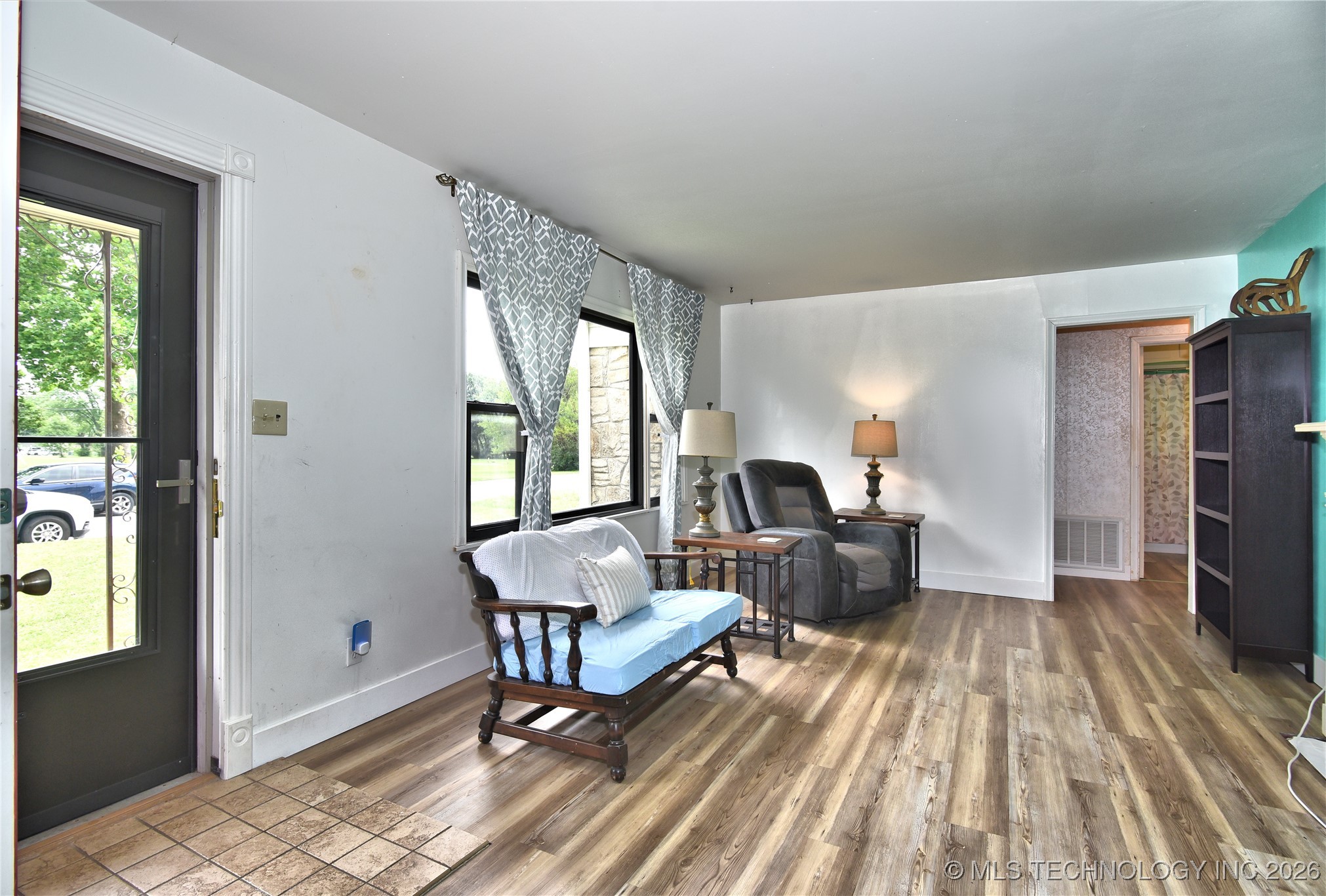 5424 E 7th Street Property Photo 4