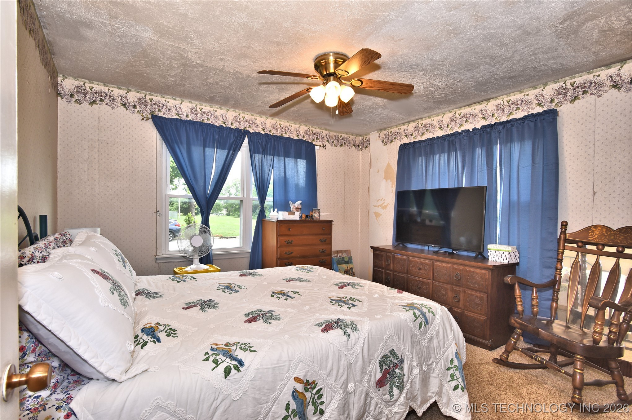 5424 E 7th Street Property Photo 7