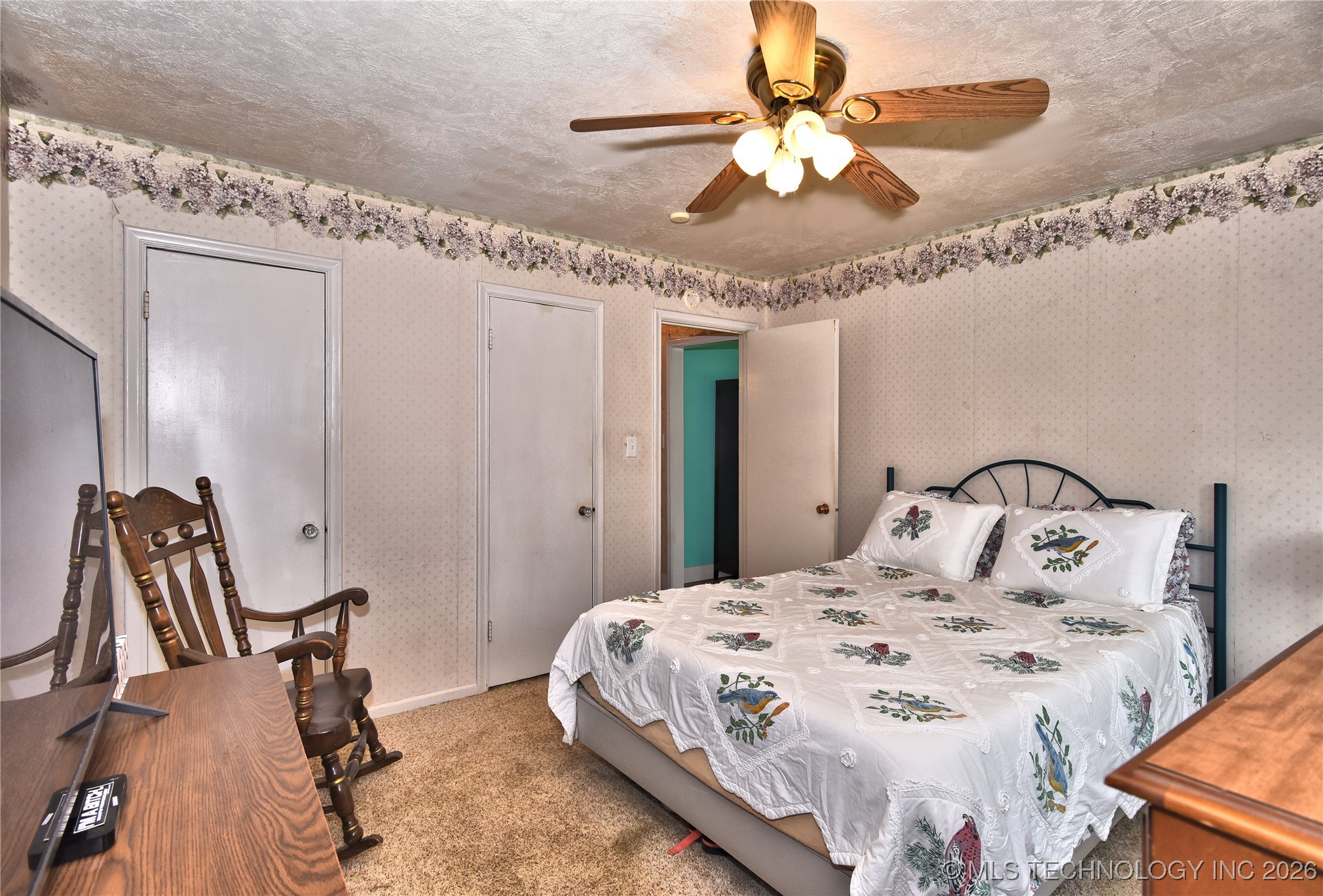 5424 E 7th Street Property Photo 8