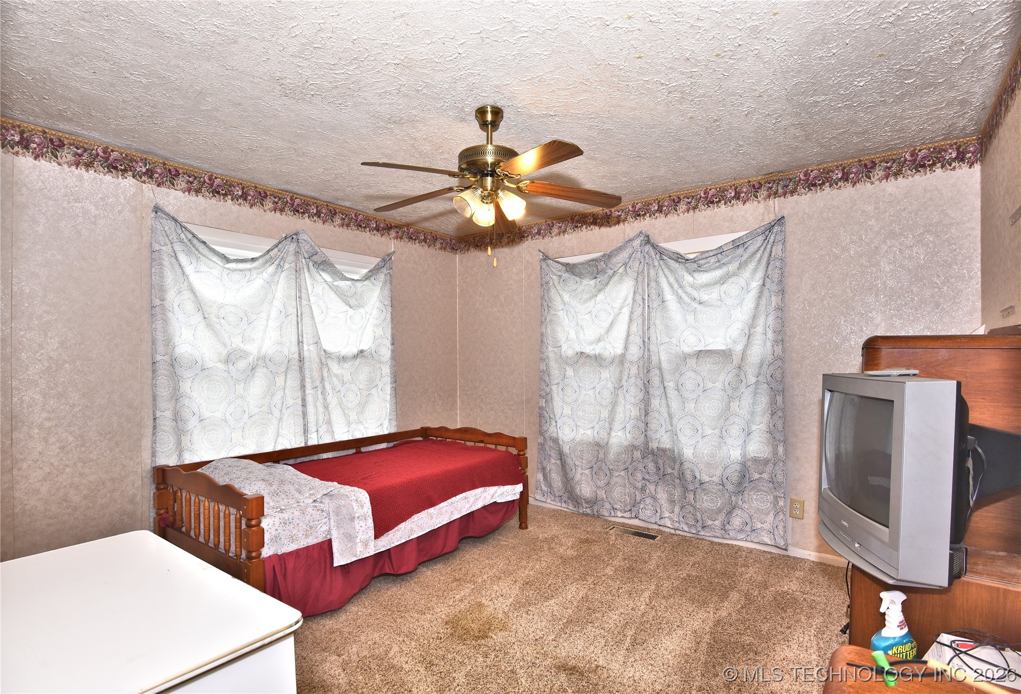 5424 E 7th Street Property Photo 9