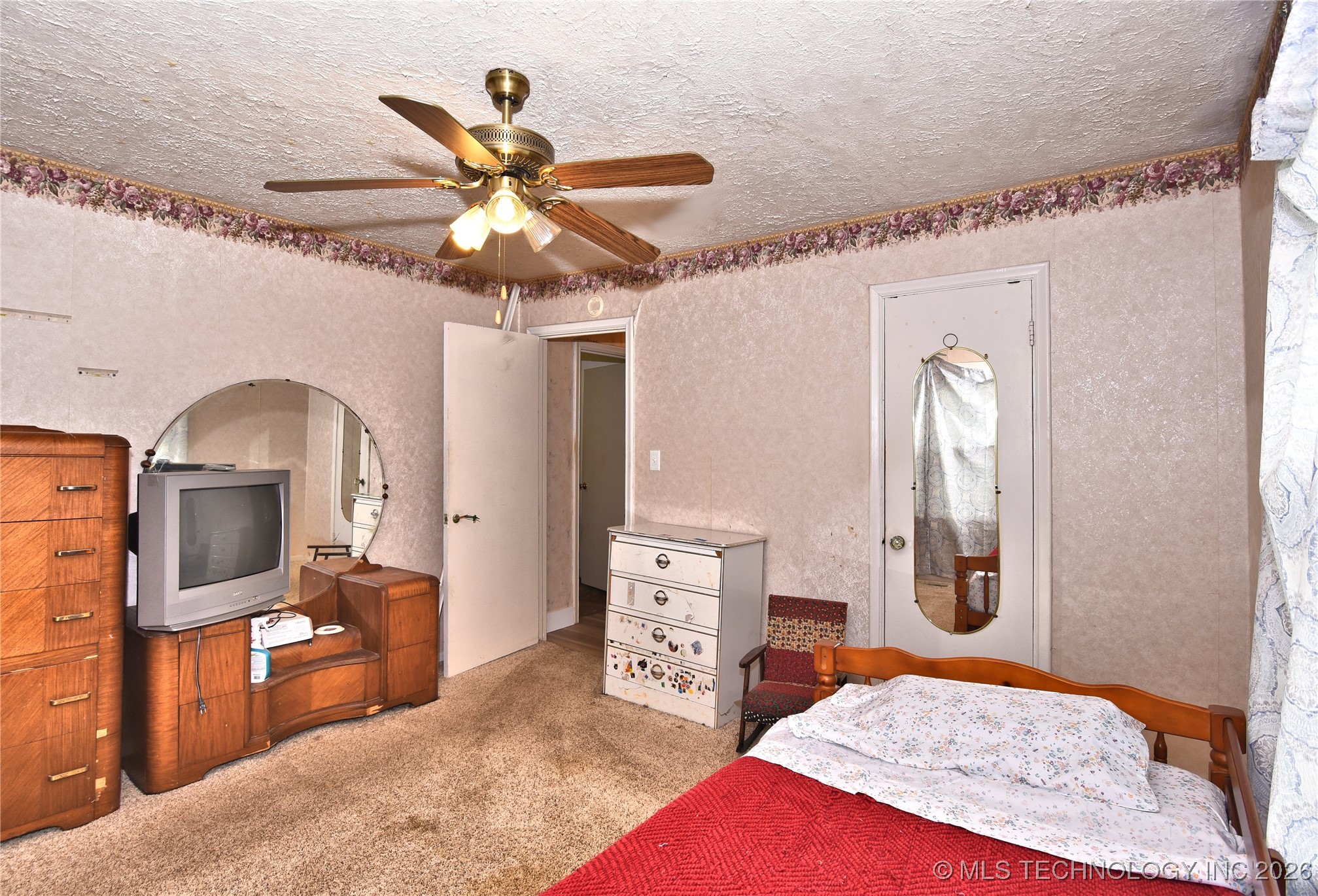 5424 E 7th Street Property Photo 10