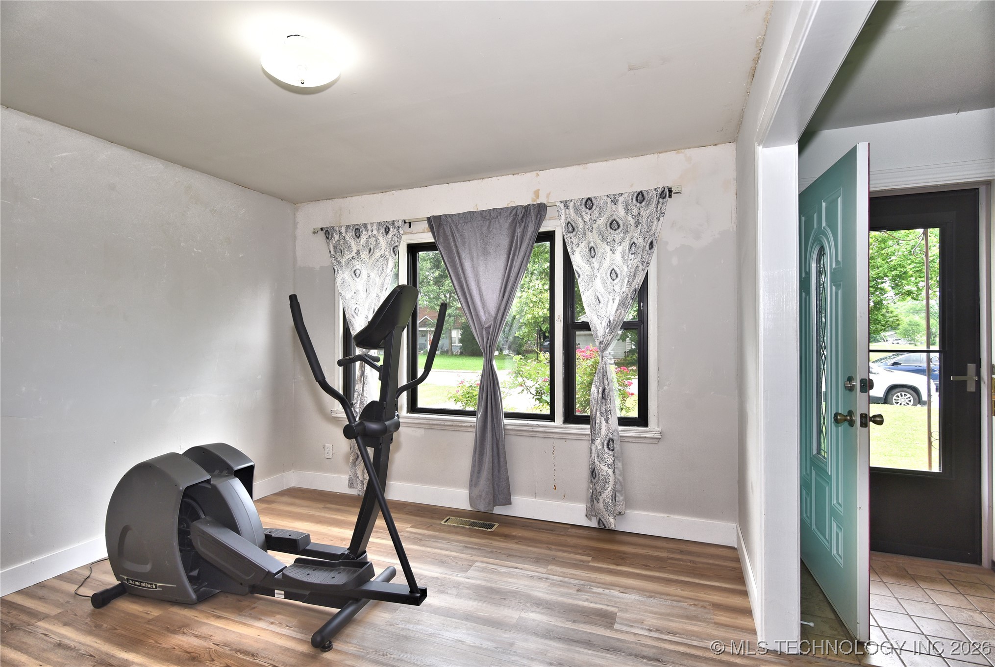 5424 E 7th Street Property Photo 14