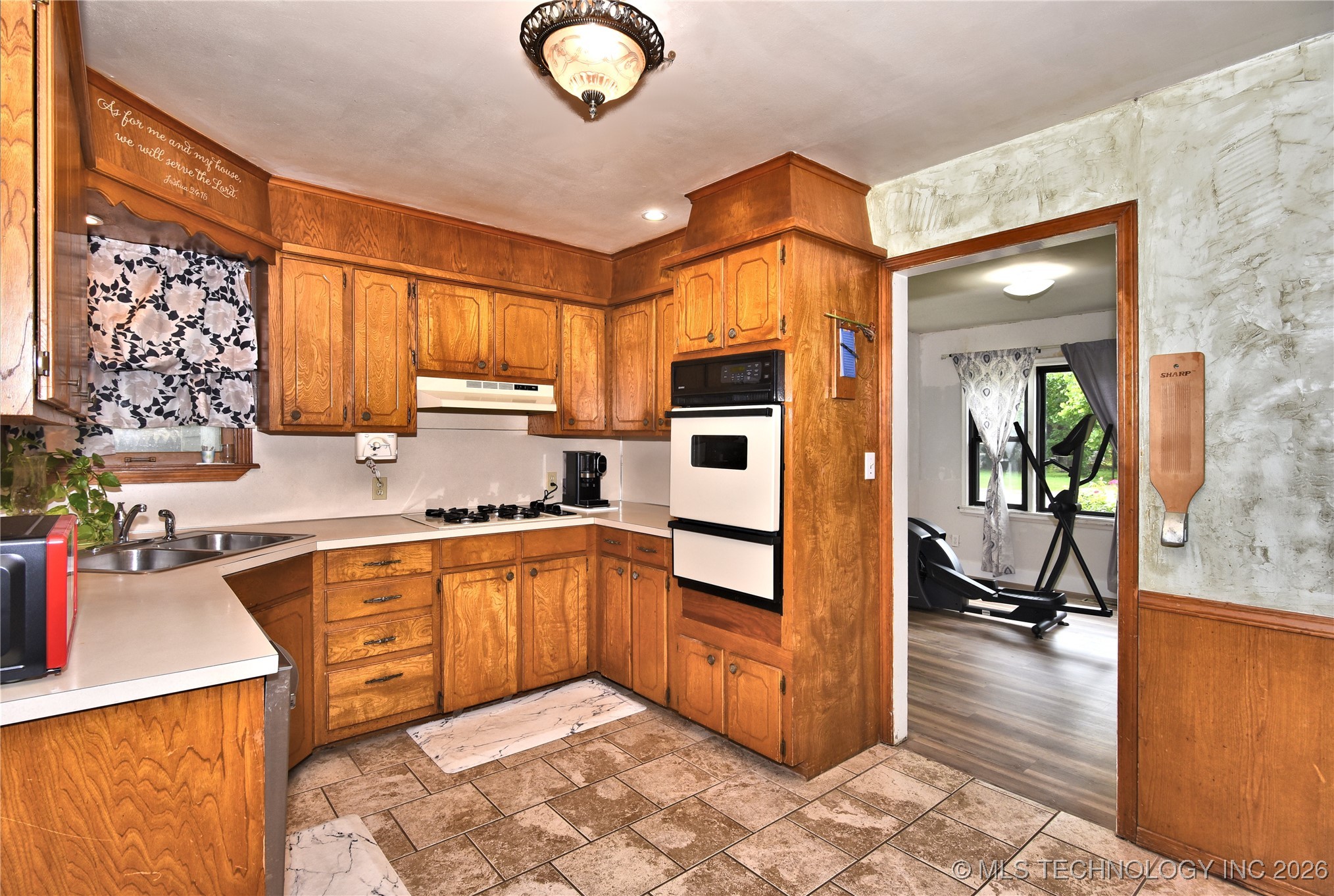 5424 E 7th Street Property Photo 16