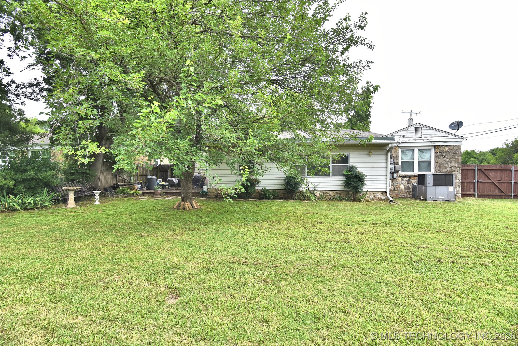 5424 E 7th Street Property Photo 25