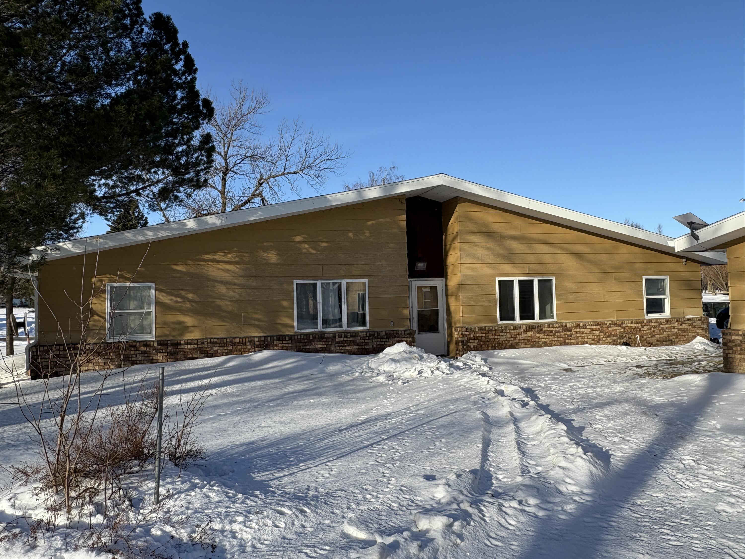 302 Main Street N Property Photo 3