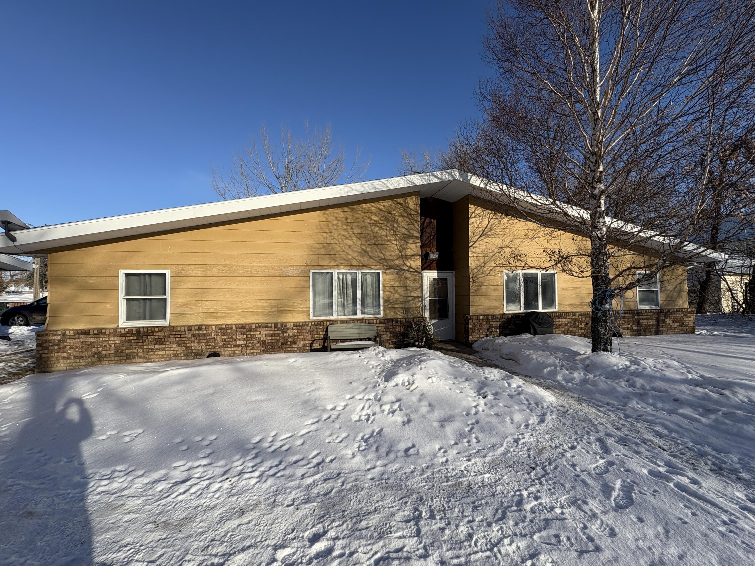 302 Main Street N Property Photo 4