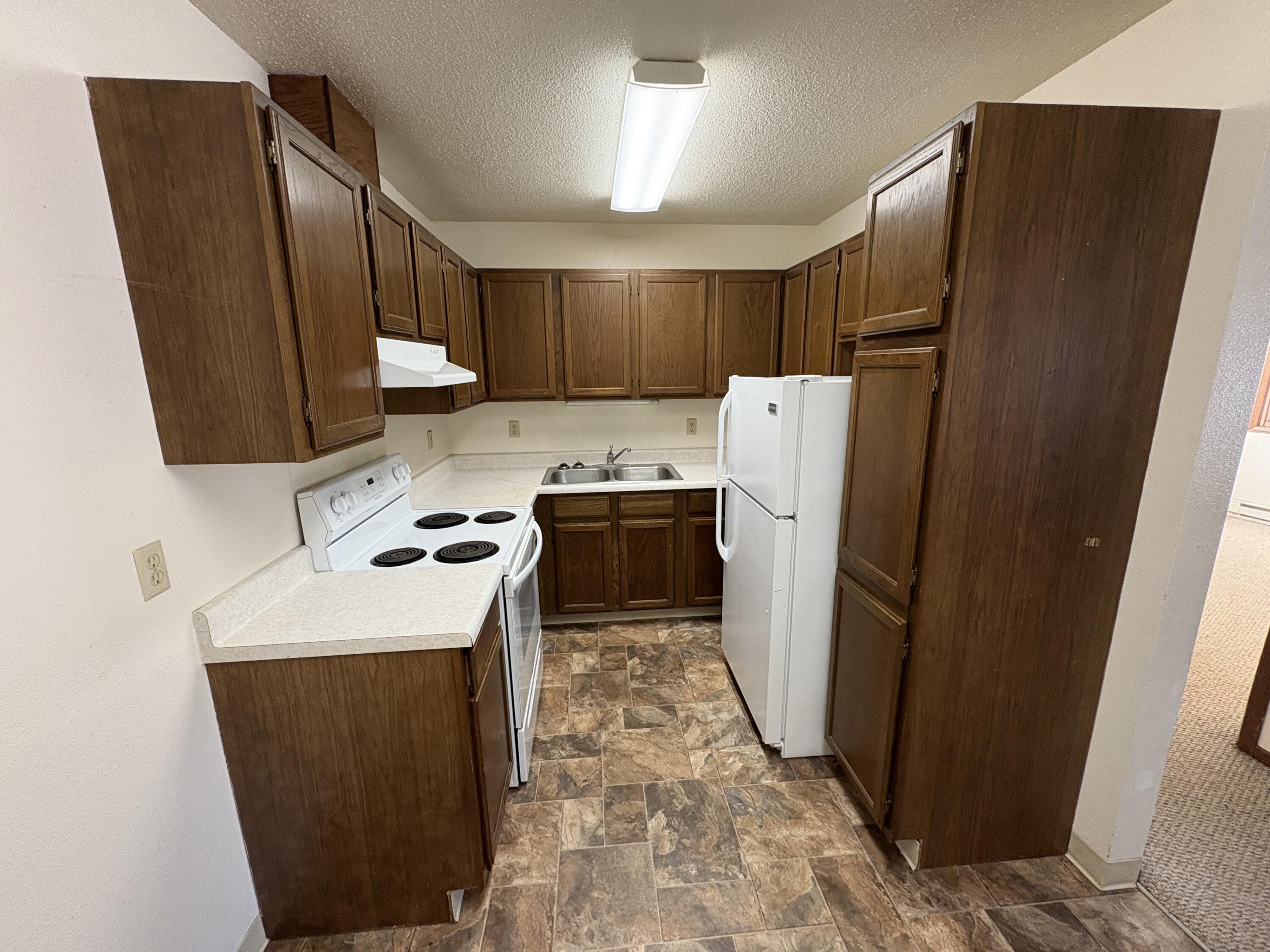 302 Main Street N Property Photo 6