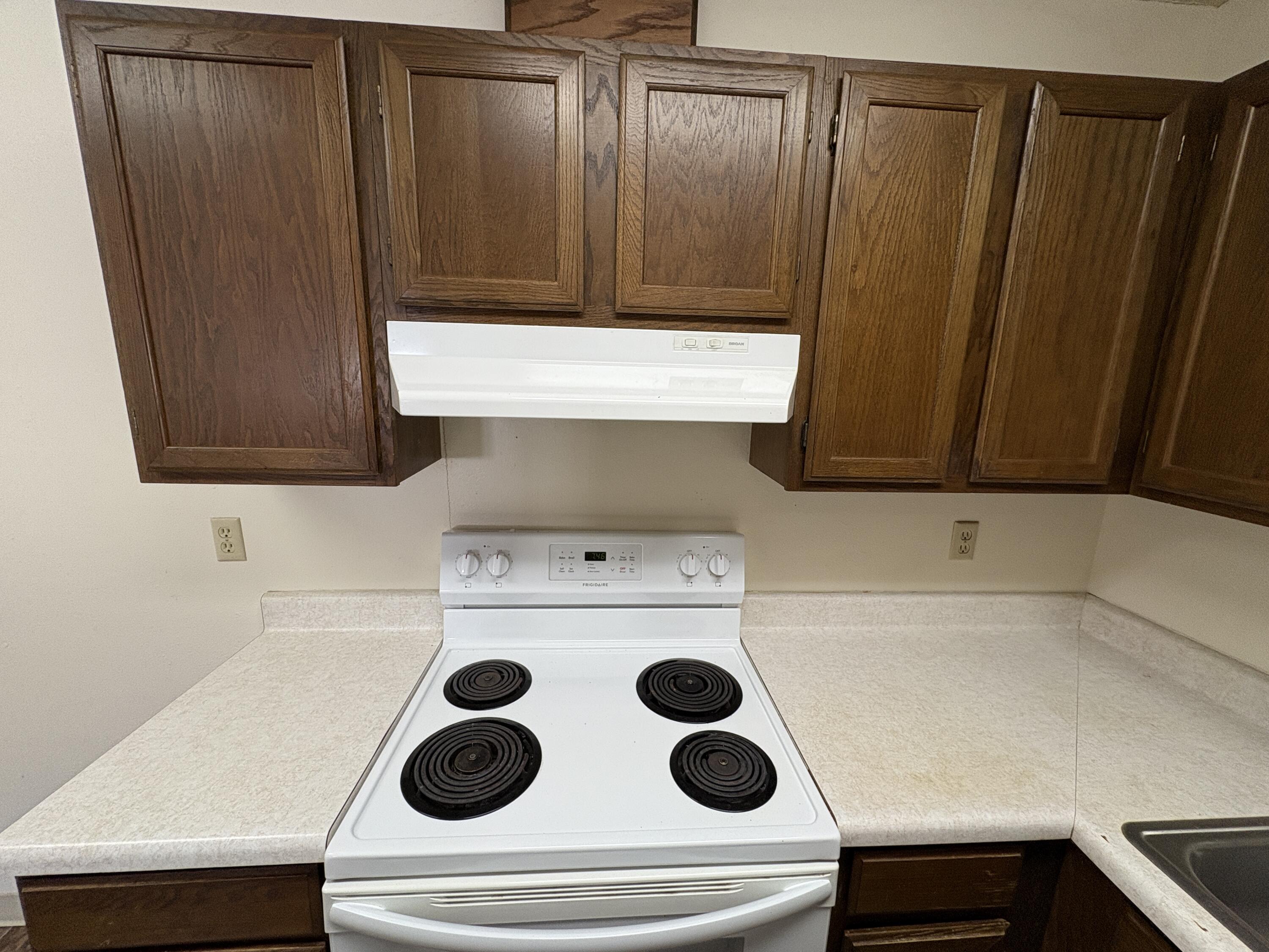 302 Main Street N Property Photo 7