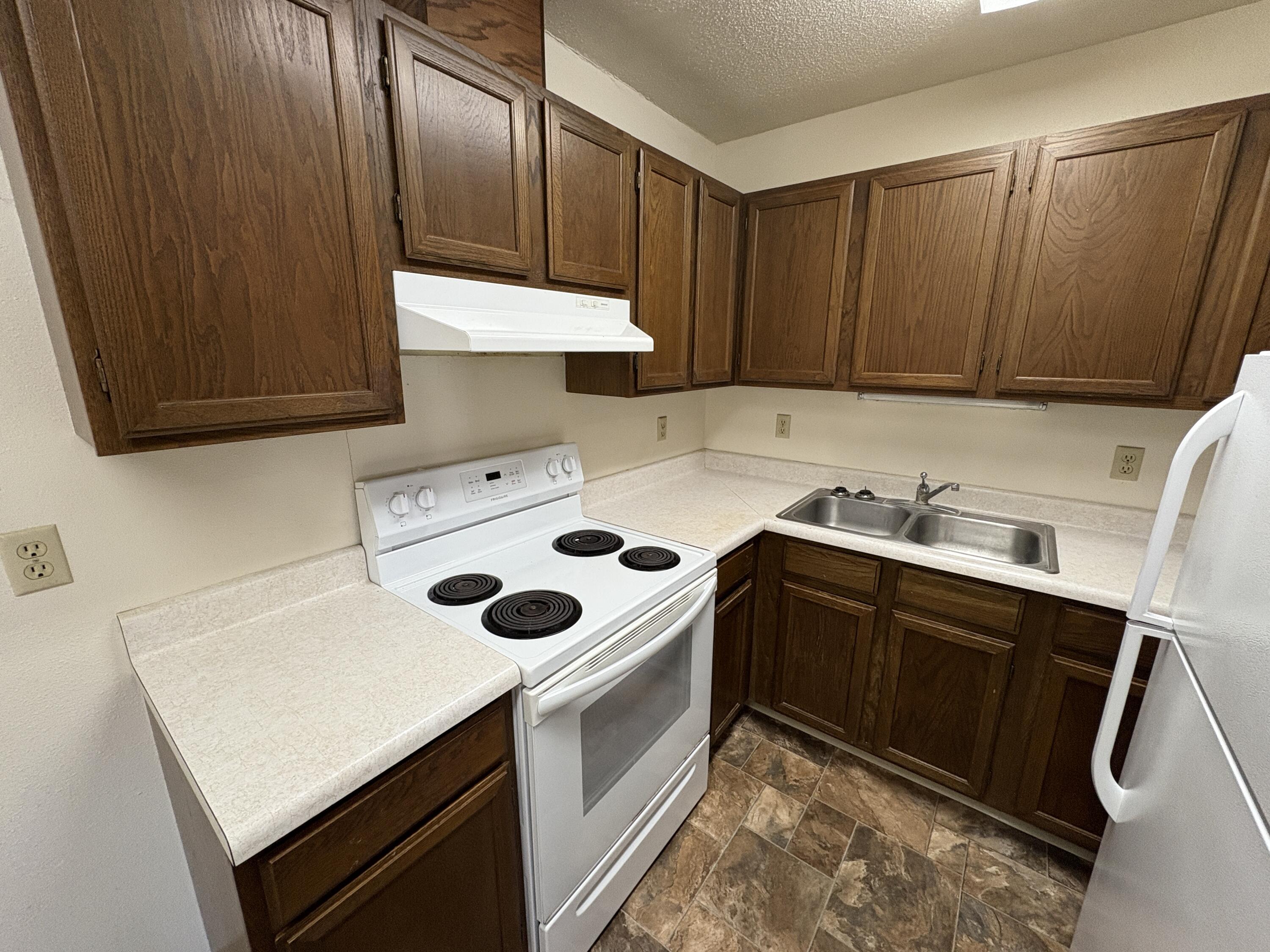 302 Main Street N Property Photo 8