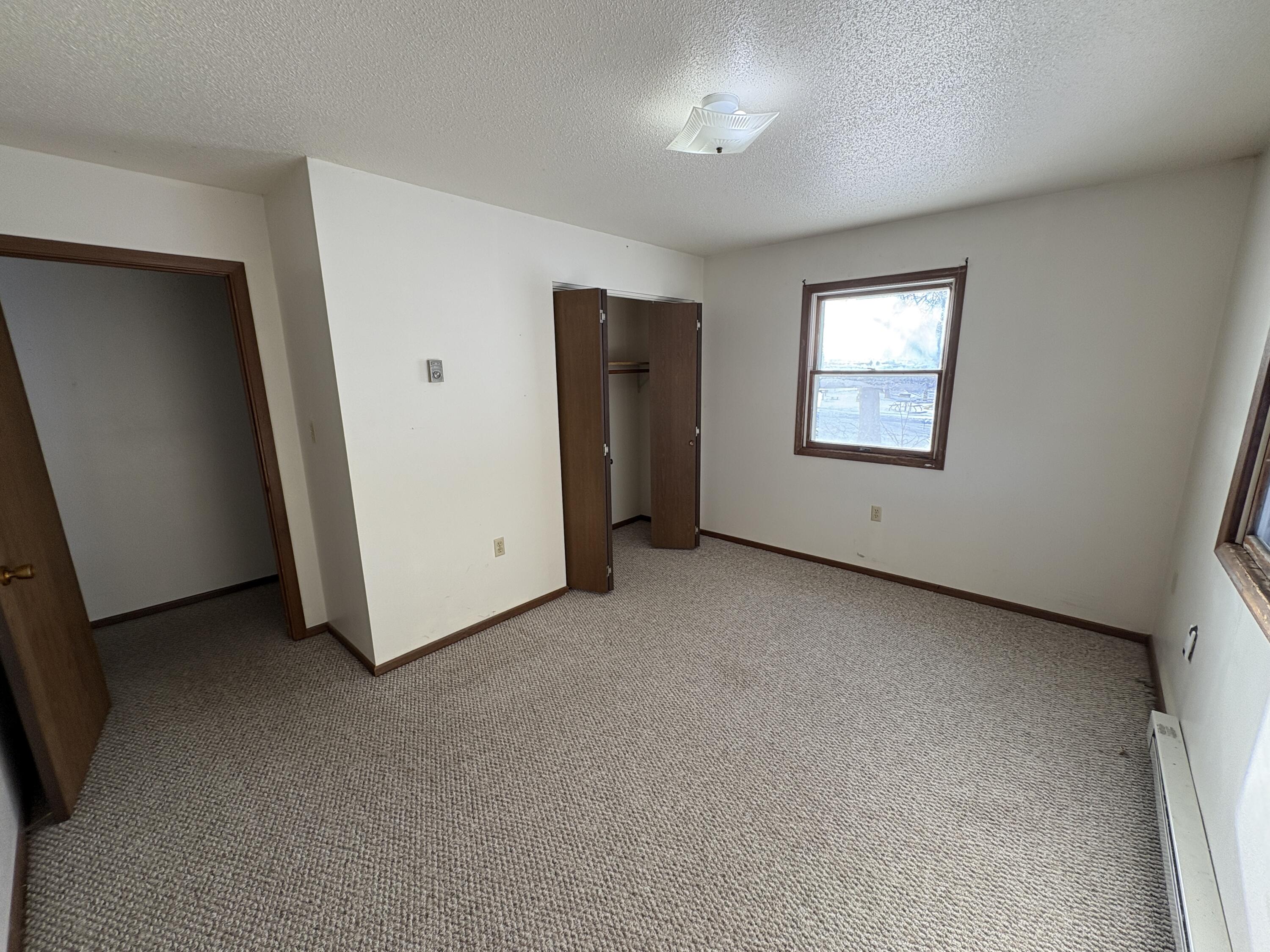 302 Main Street N Property Photo 11