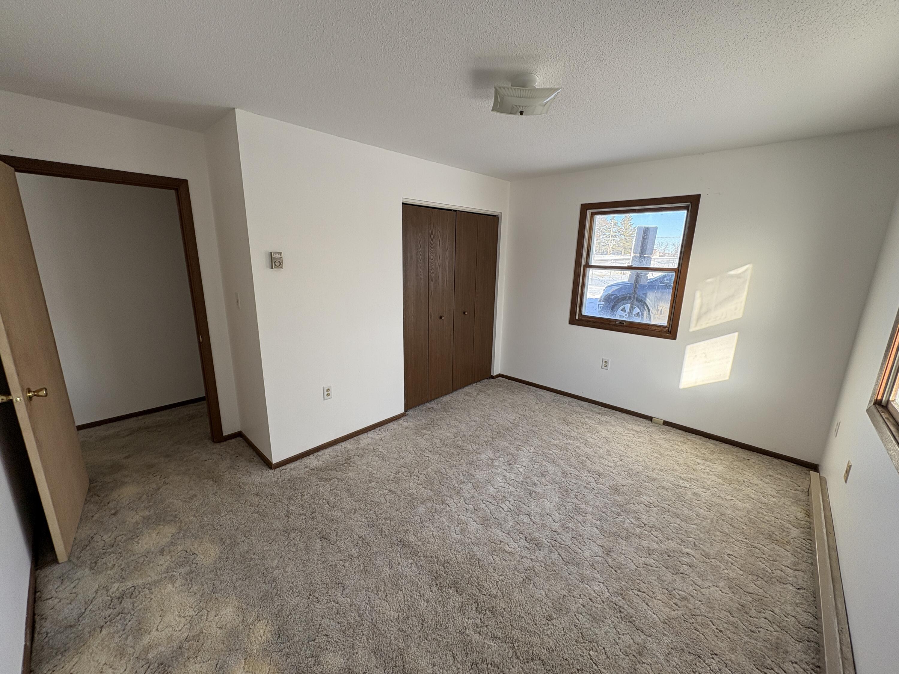 302 Main Street N Property Photo 16