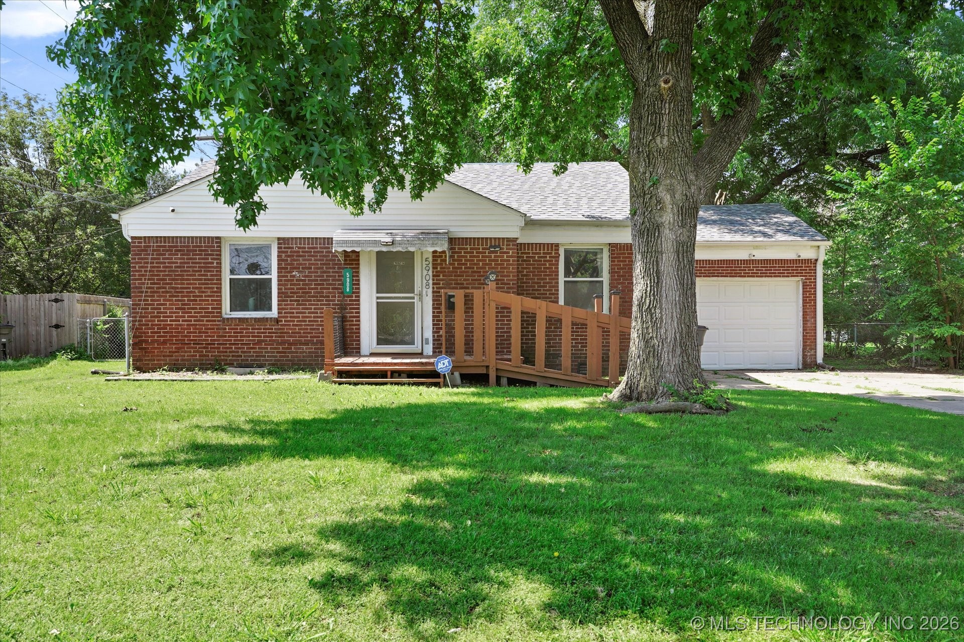 5908 E 2nd Street Property Photo 1