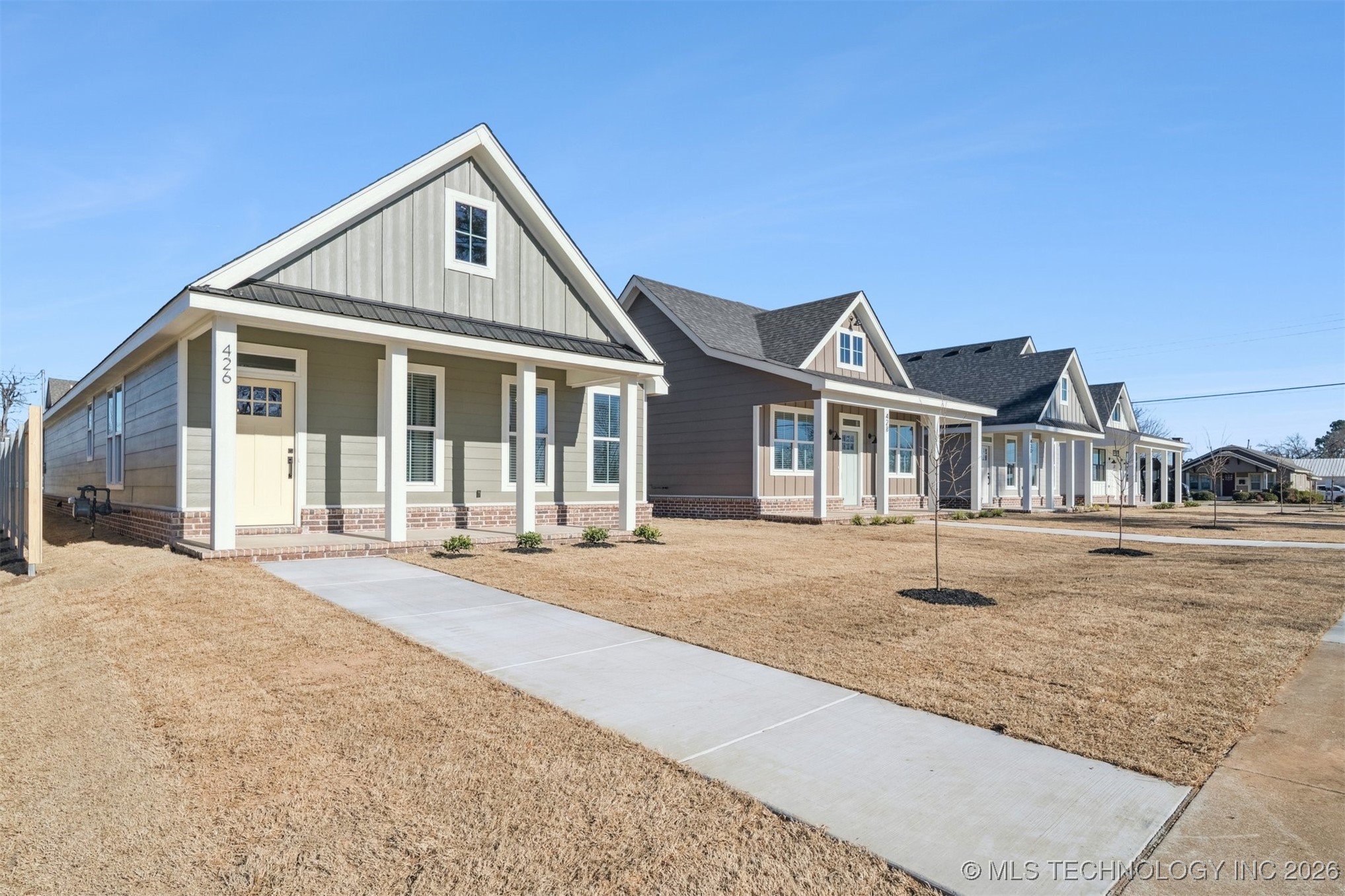 426 E Will Rogers Boulevard Property Photo 1