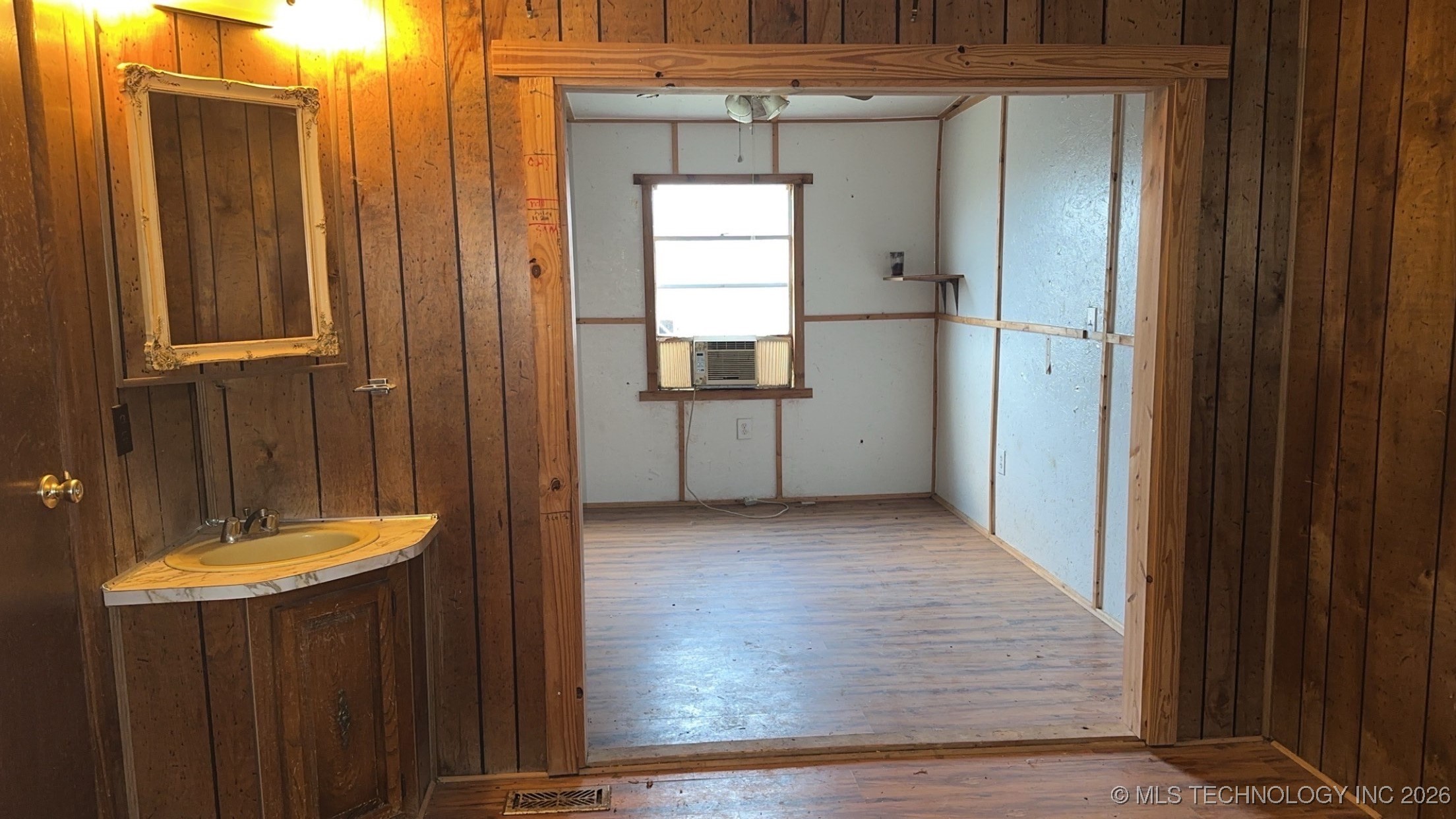 8041 W 53rd S Property Photo 11