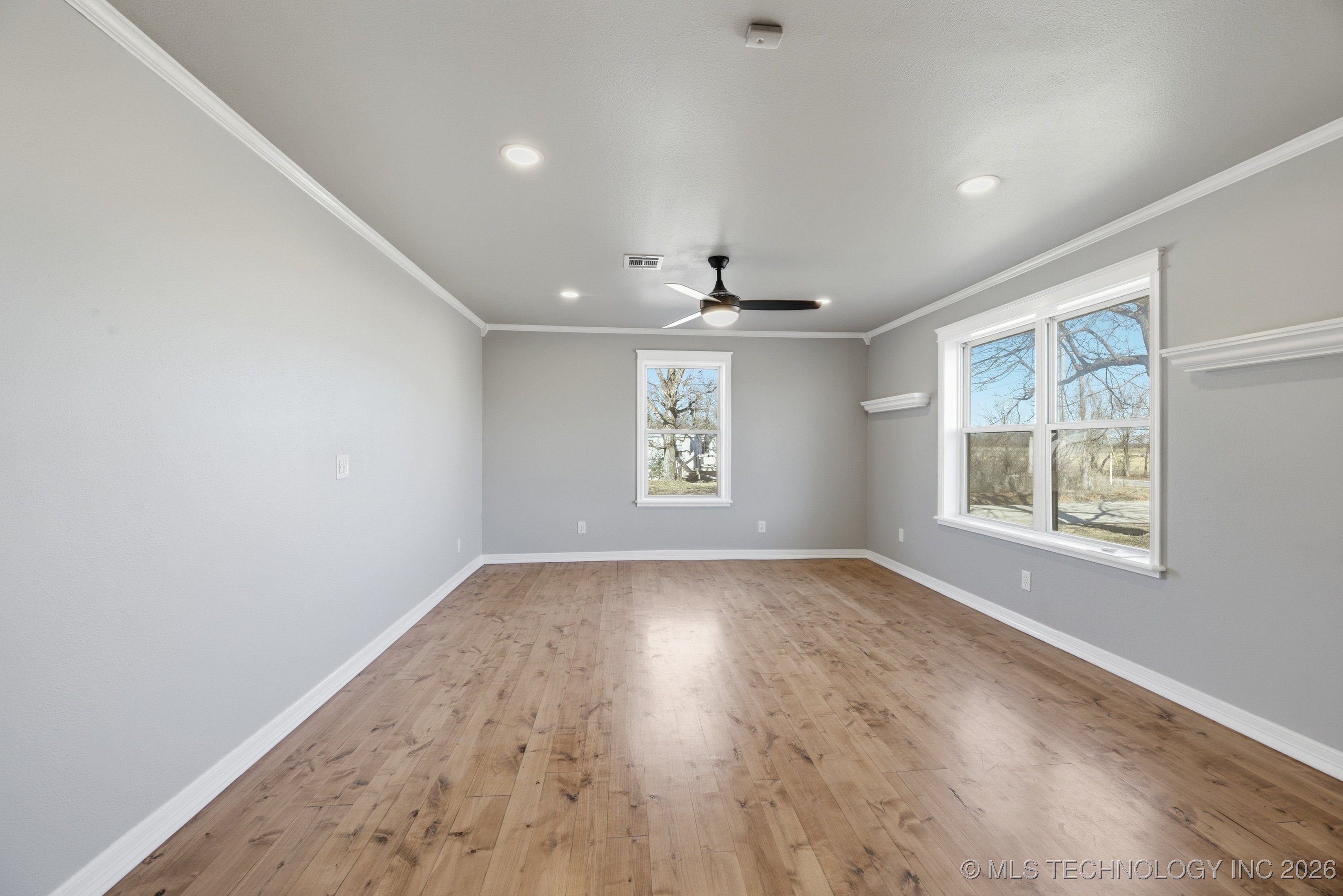 725 N 260 Road Property Photo 4