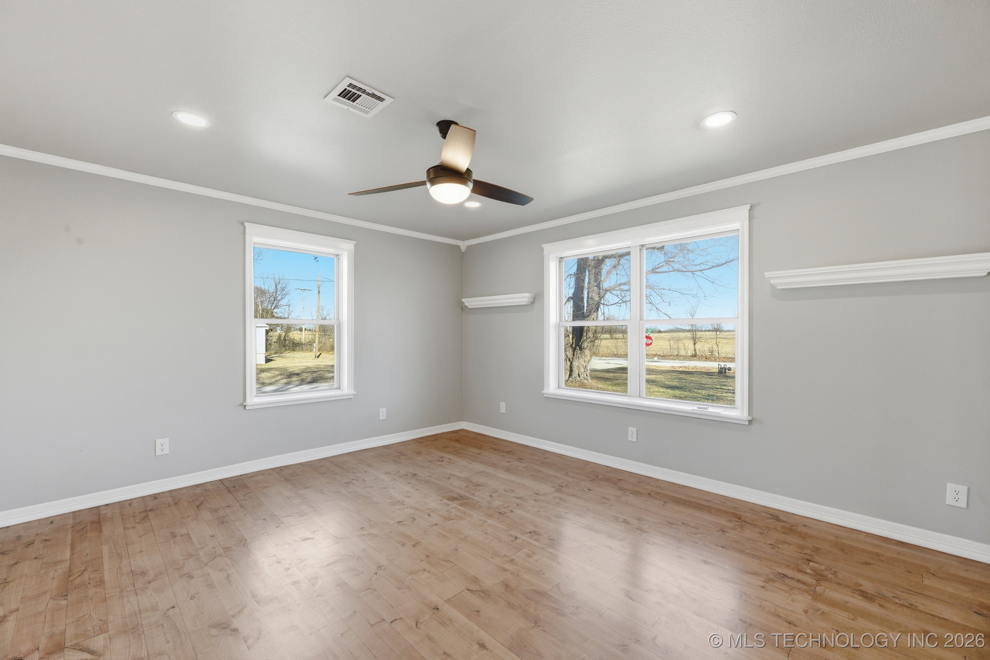 725 N 260 Road Property Photo 5