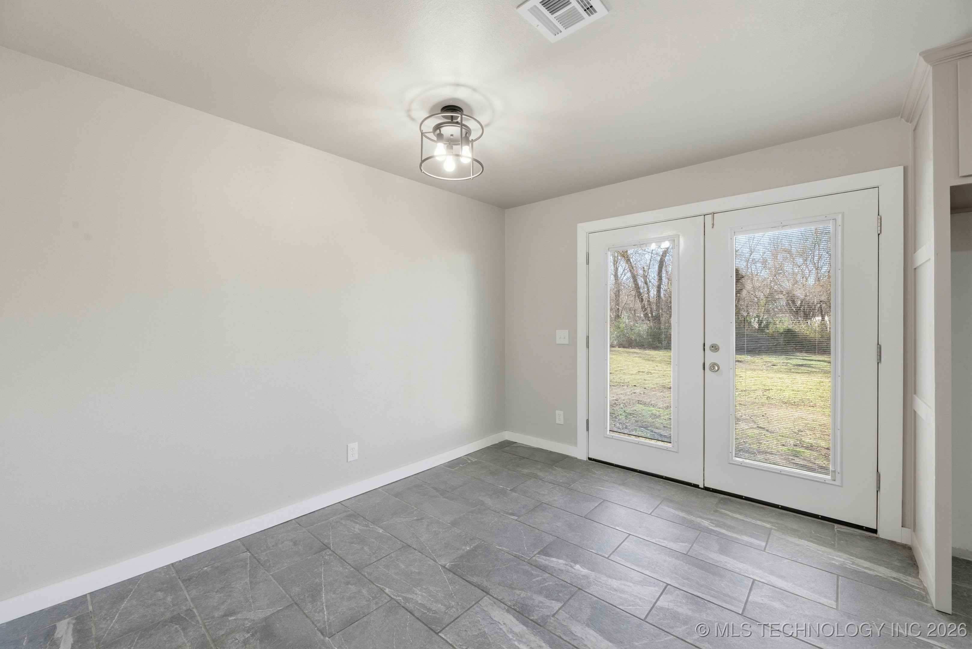 725 N 260 Road Property Photo 7