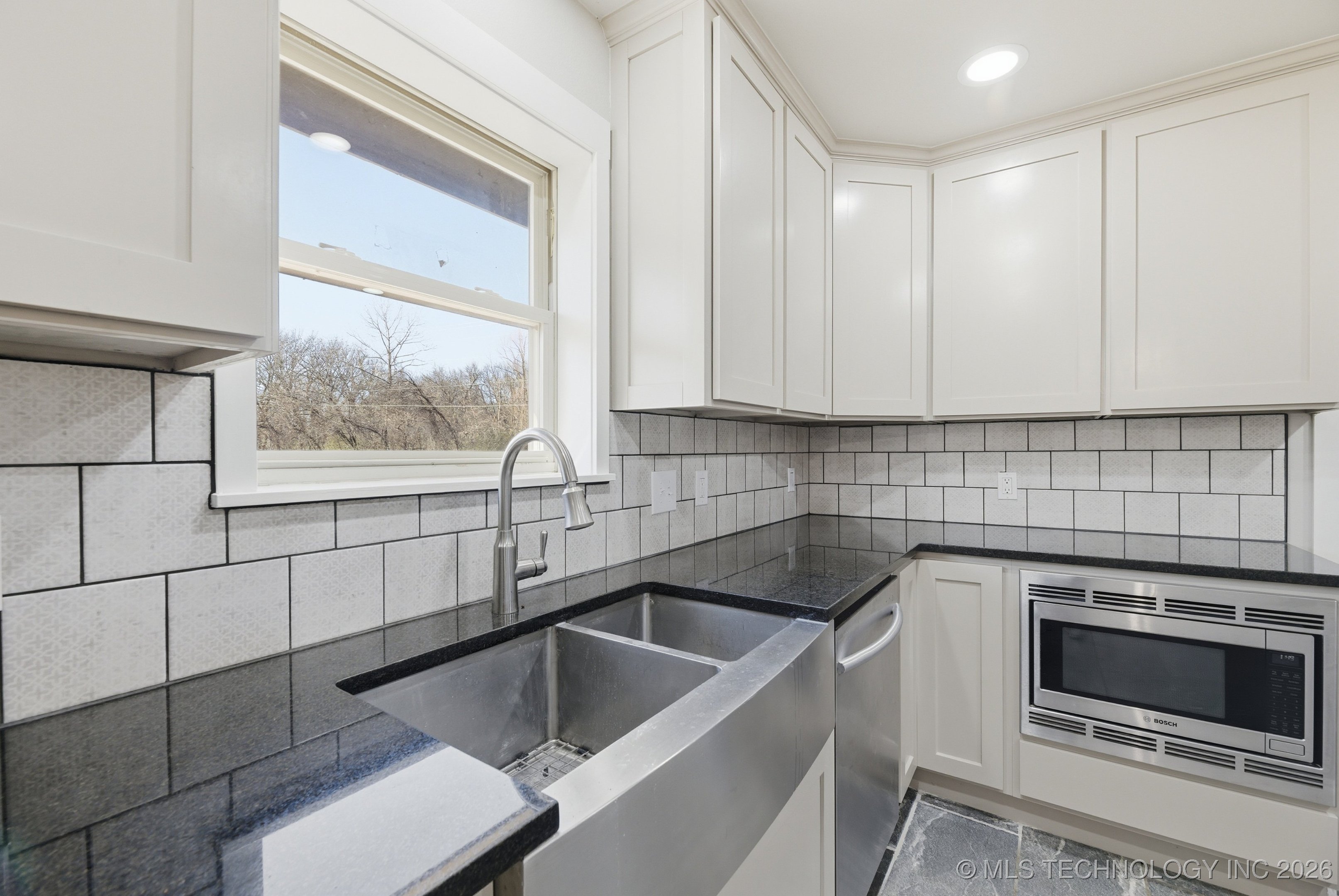 725 N 260 Road Property Photo 11