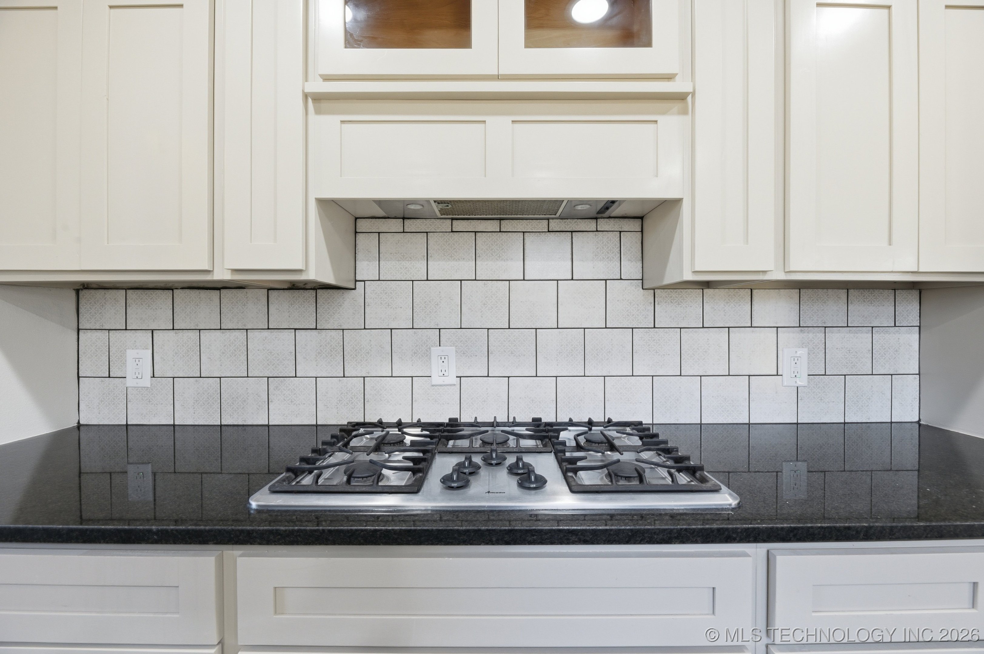 725 N 260 Road Property Photo 12