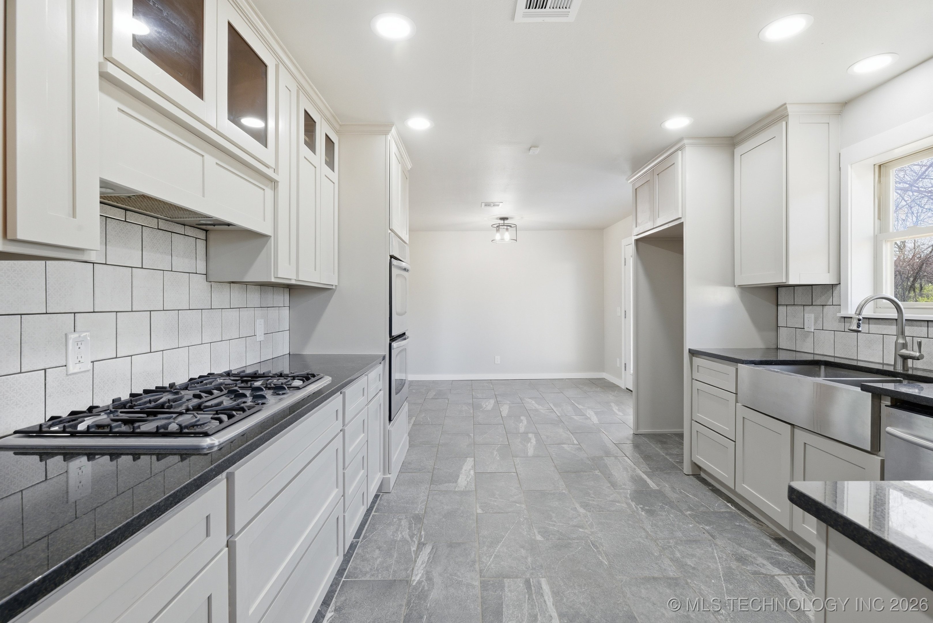 725 N 260 Road Property Photo 13