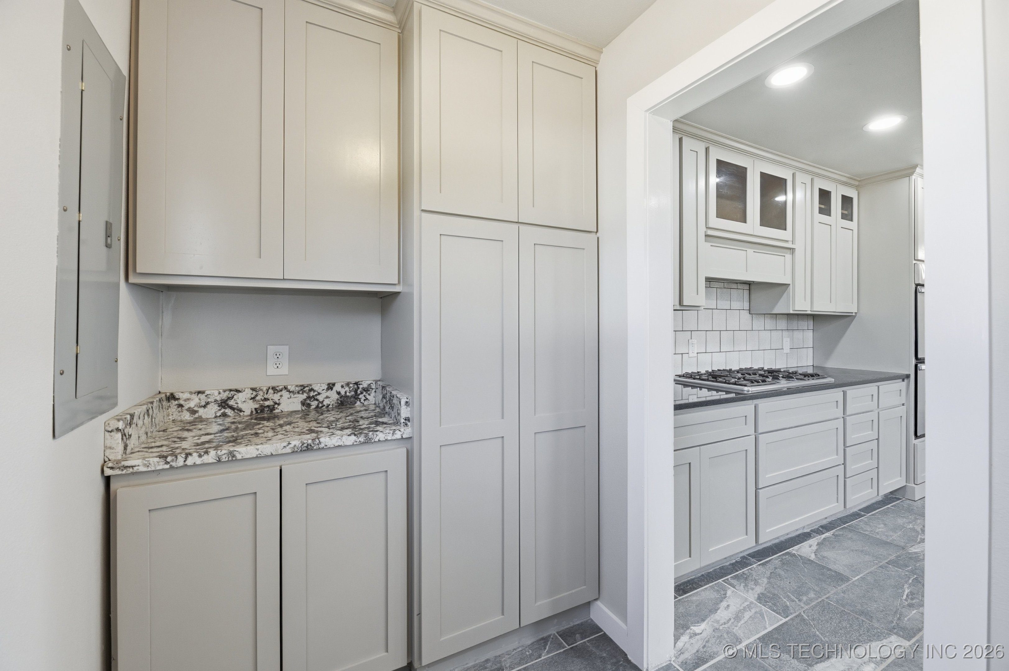 725 N 260 Road Property Photo 15