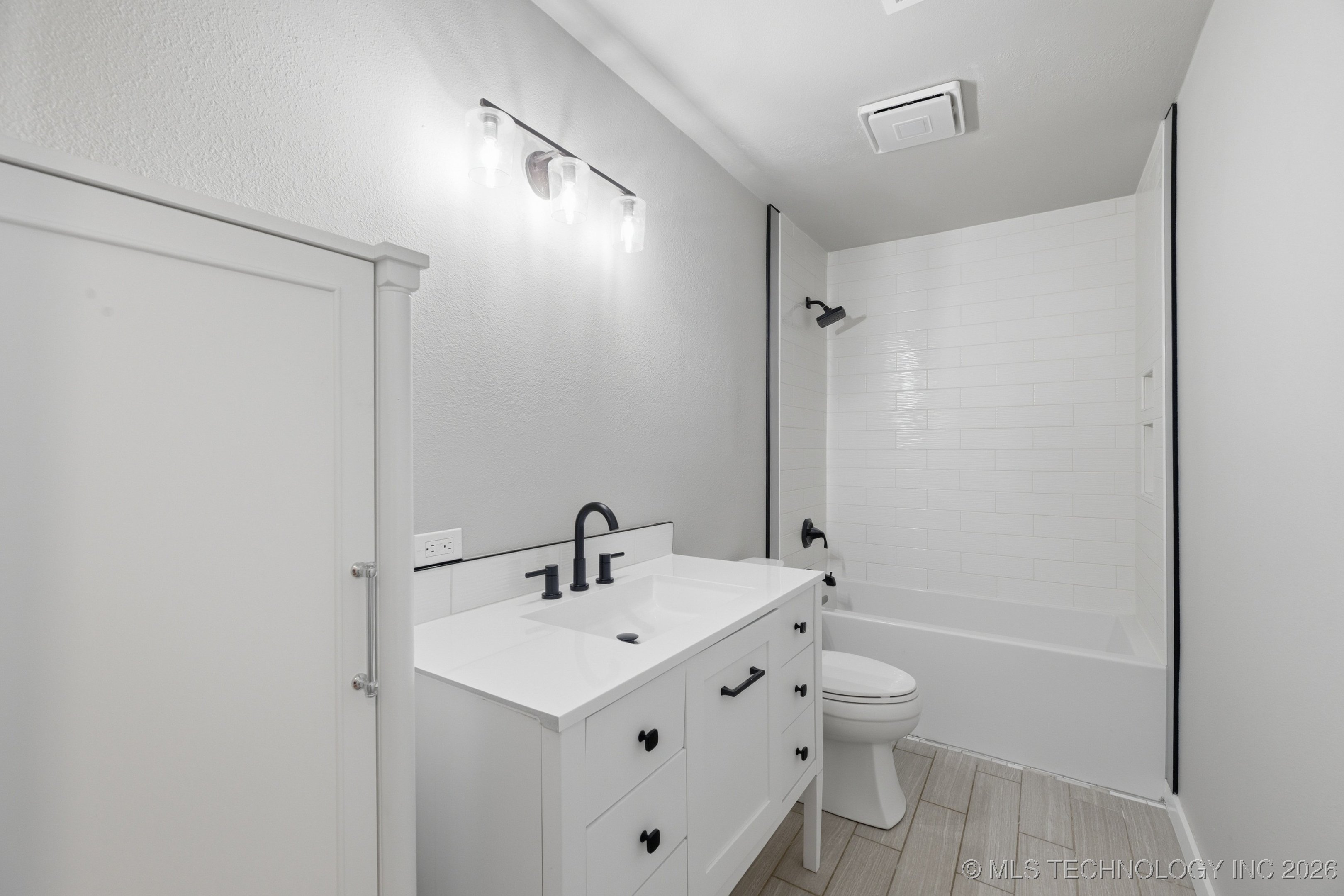 725 N 260 Road Property Photo 18