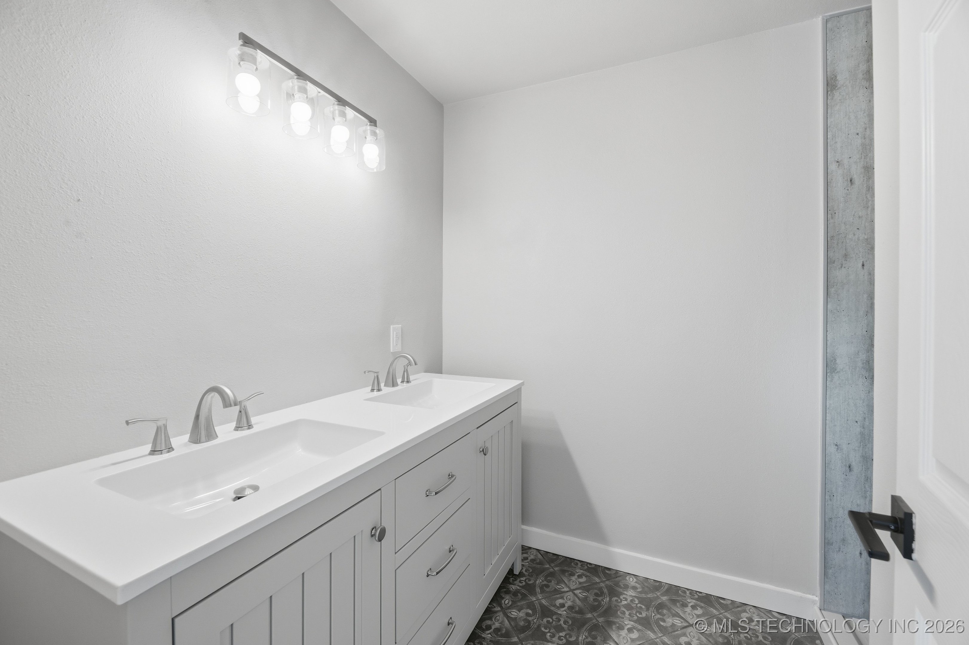 725 N 260 Road Property Photo 27