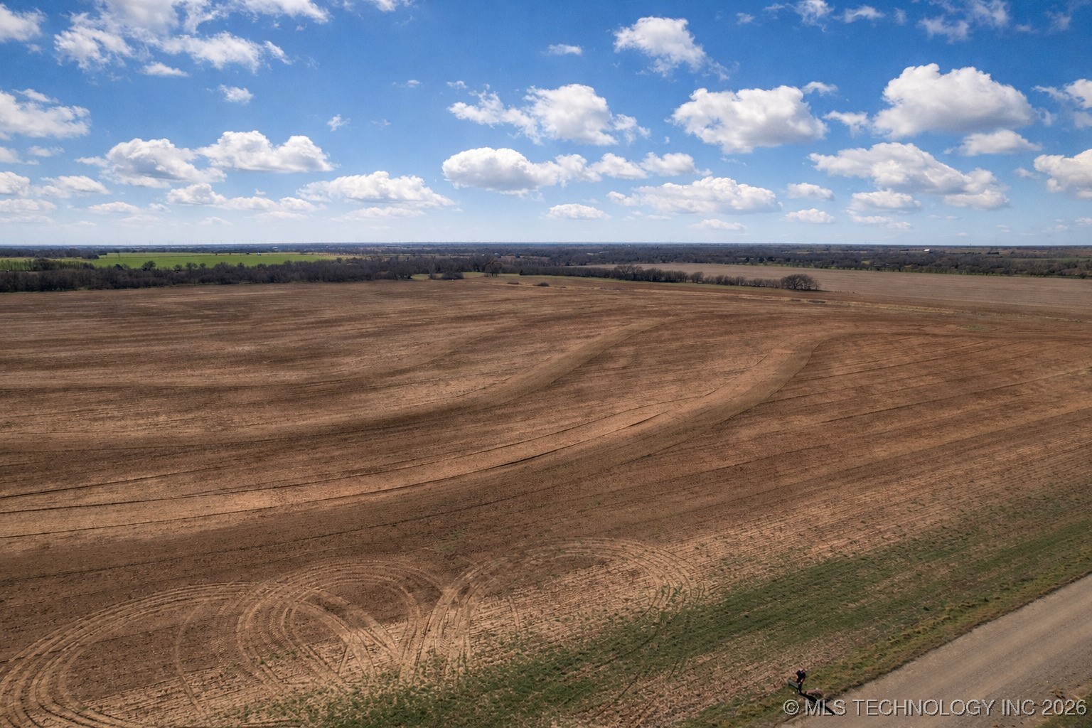 0001 E 320 Property Photo 1