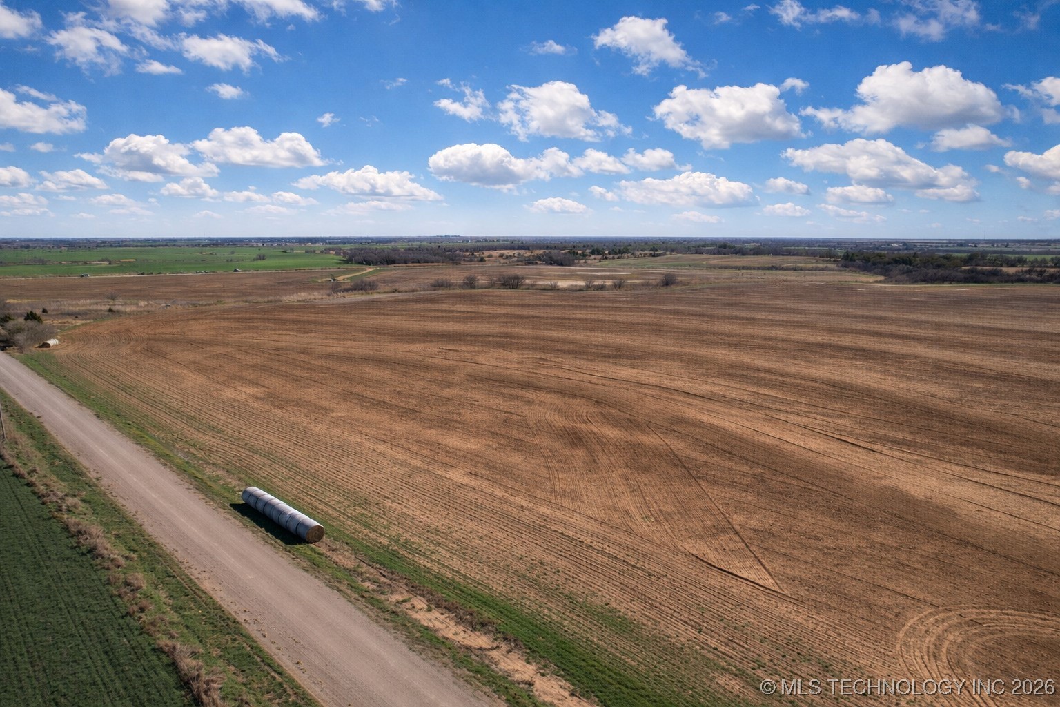 0001 E 320 Property Photo 5