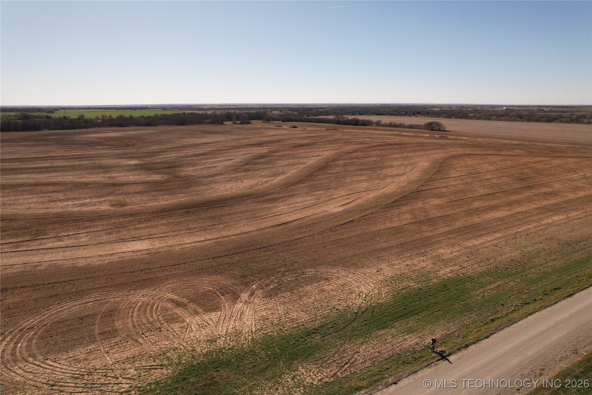 0001 E 320 Property Photo 7