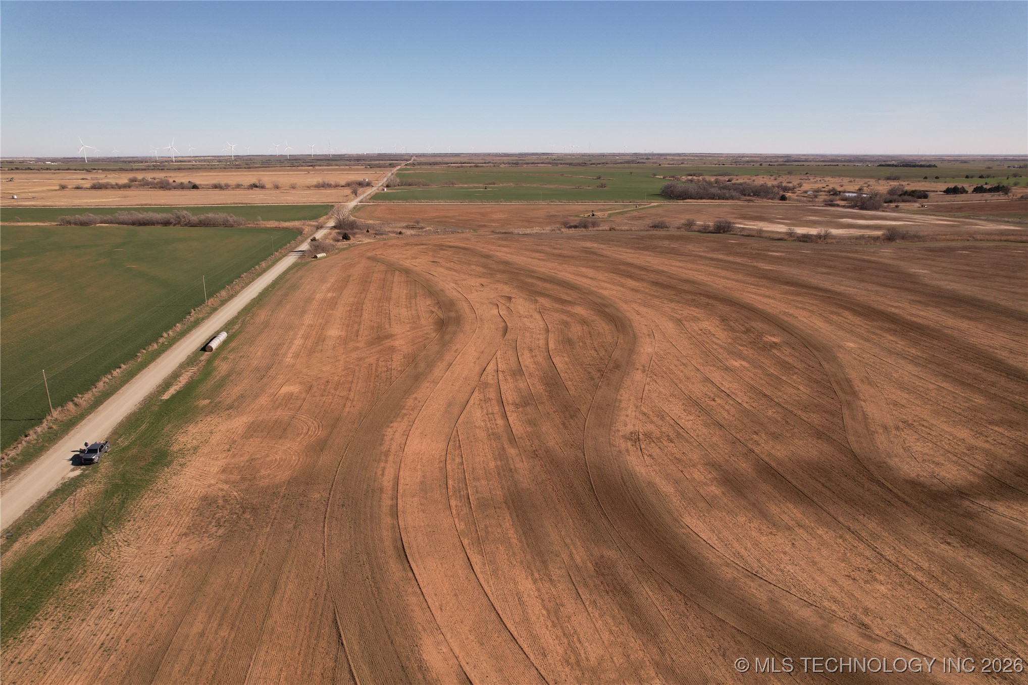 0001 E 320 Property Photo 18