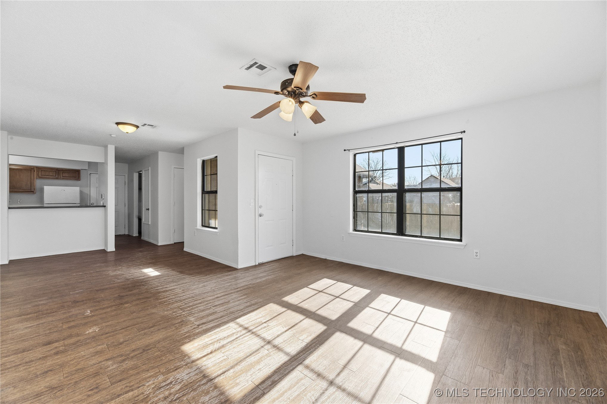 618 W 19th Street S Property Photo 4