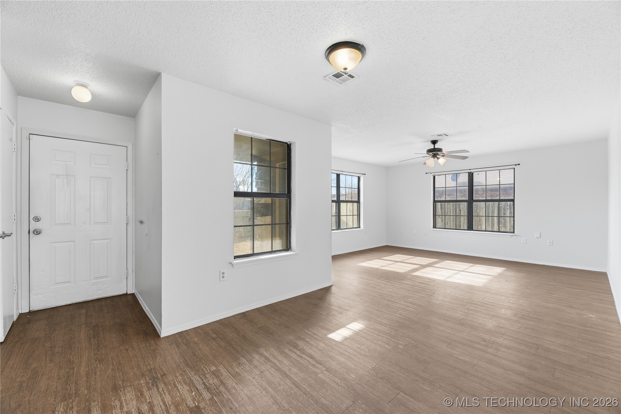 618 W 19th Street S Property Photo 5