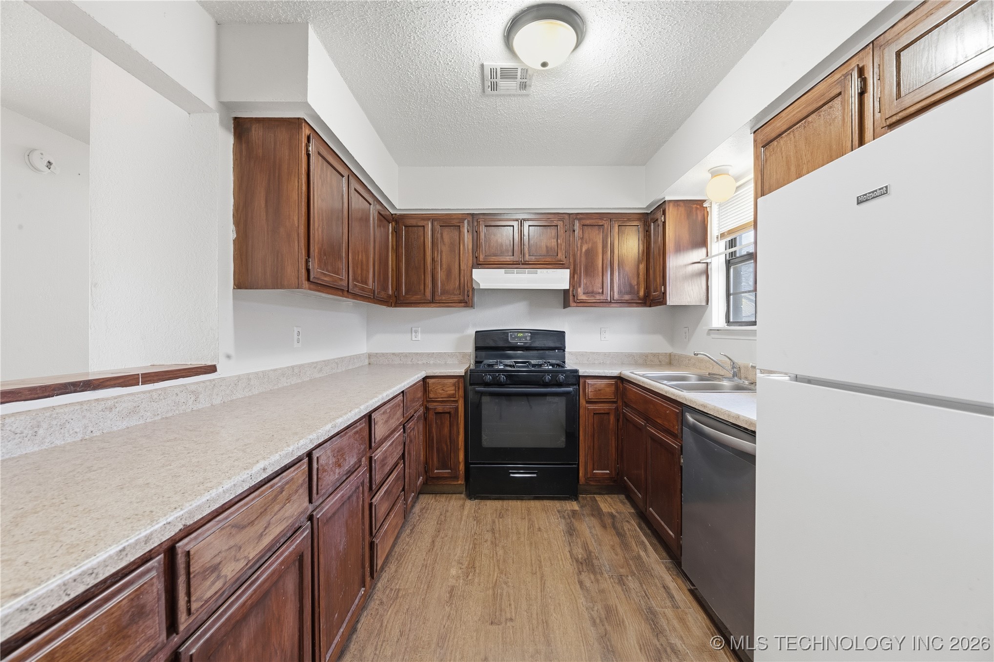 618 W 19th Street S Property Photo 9