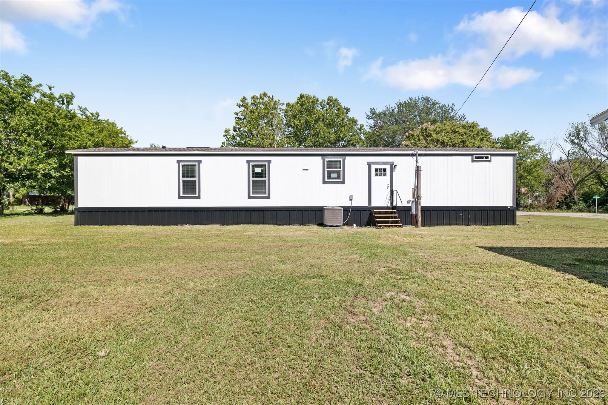 401 3rd Property Photo 3