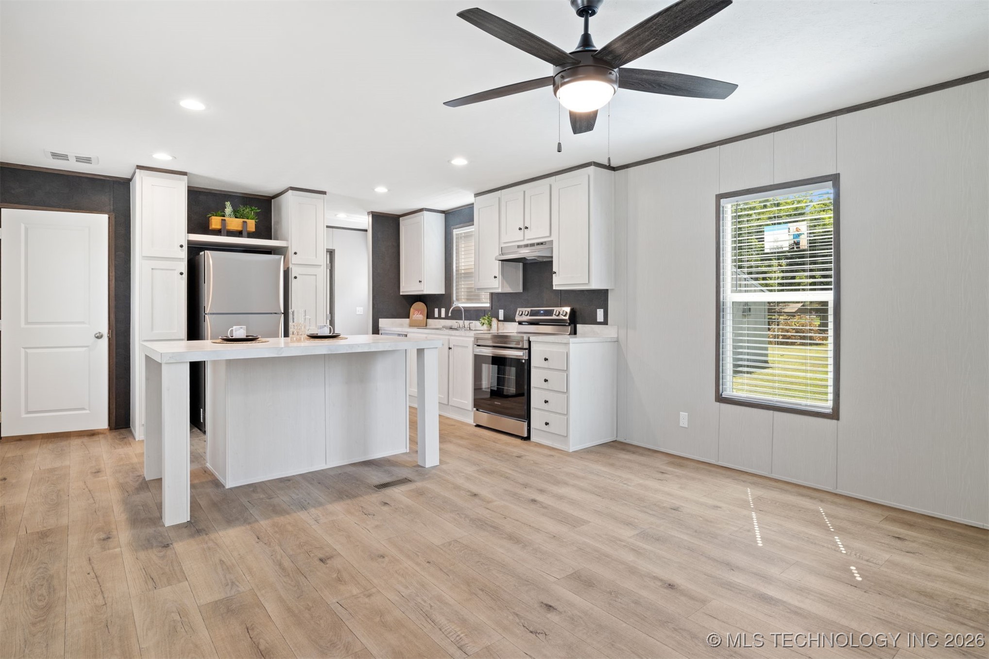 401 3rd Property Photo 6