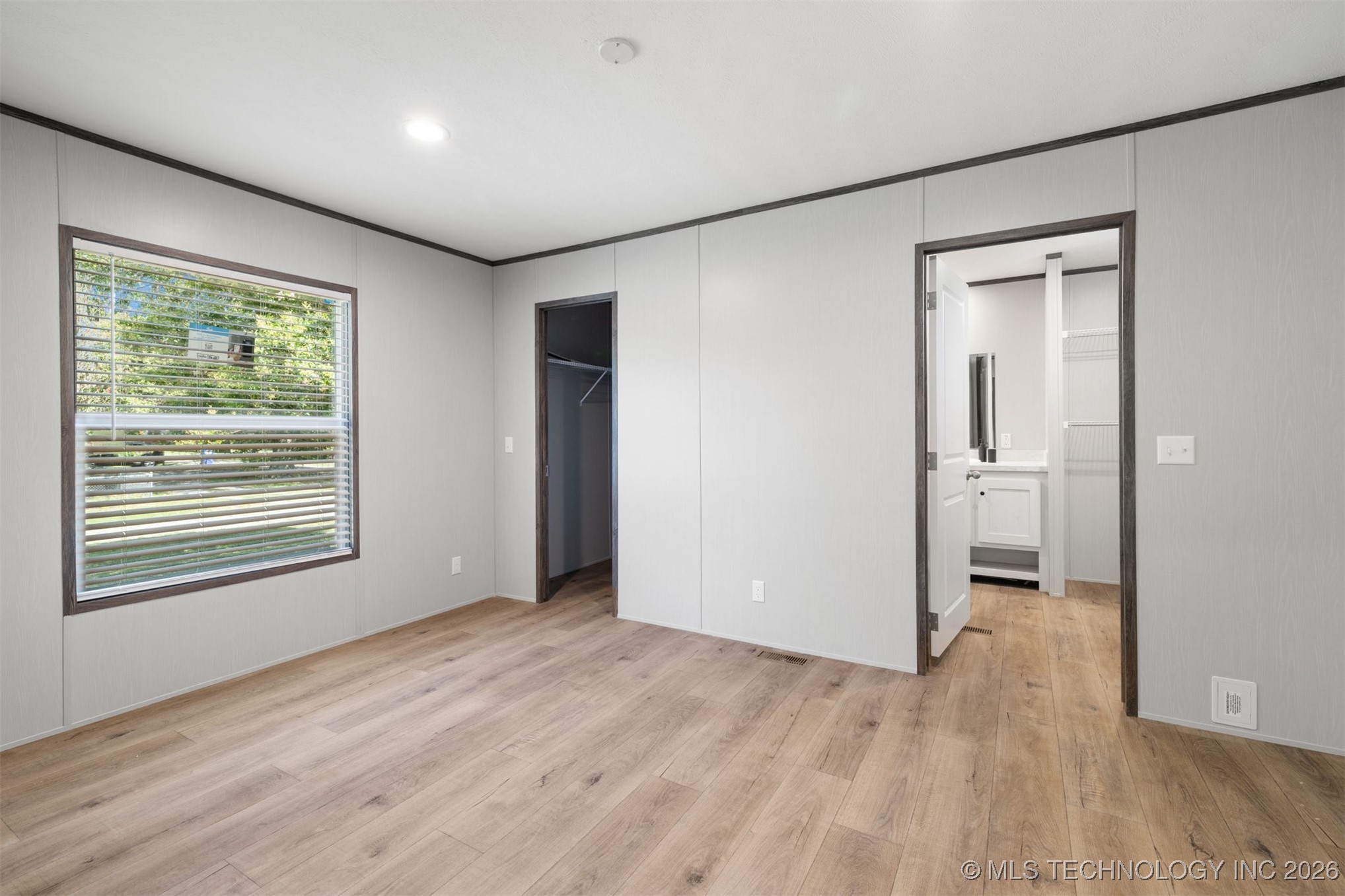 401 3rd Property Photo 9