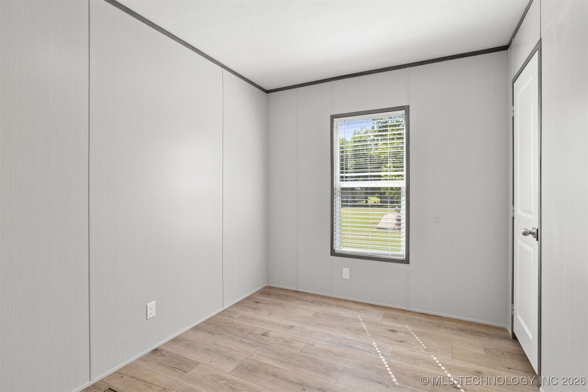 401 3rd Property Photo 13