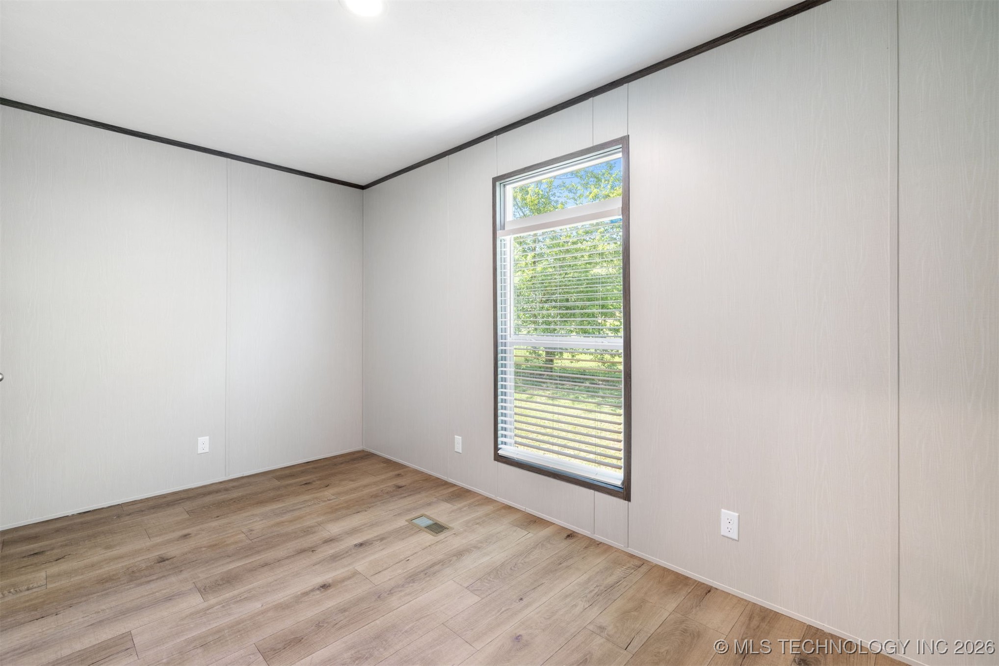 401 3rd Property Photo 16