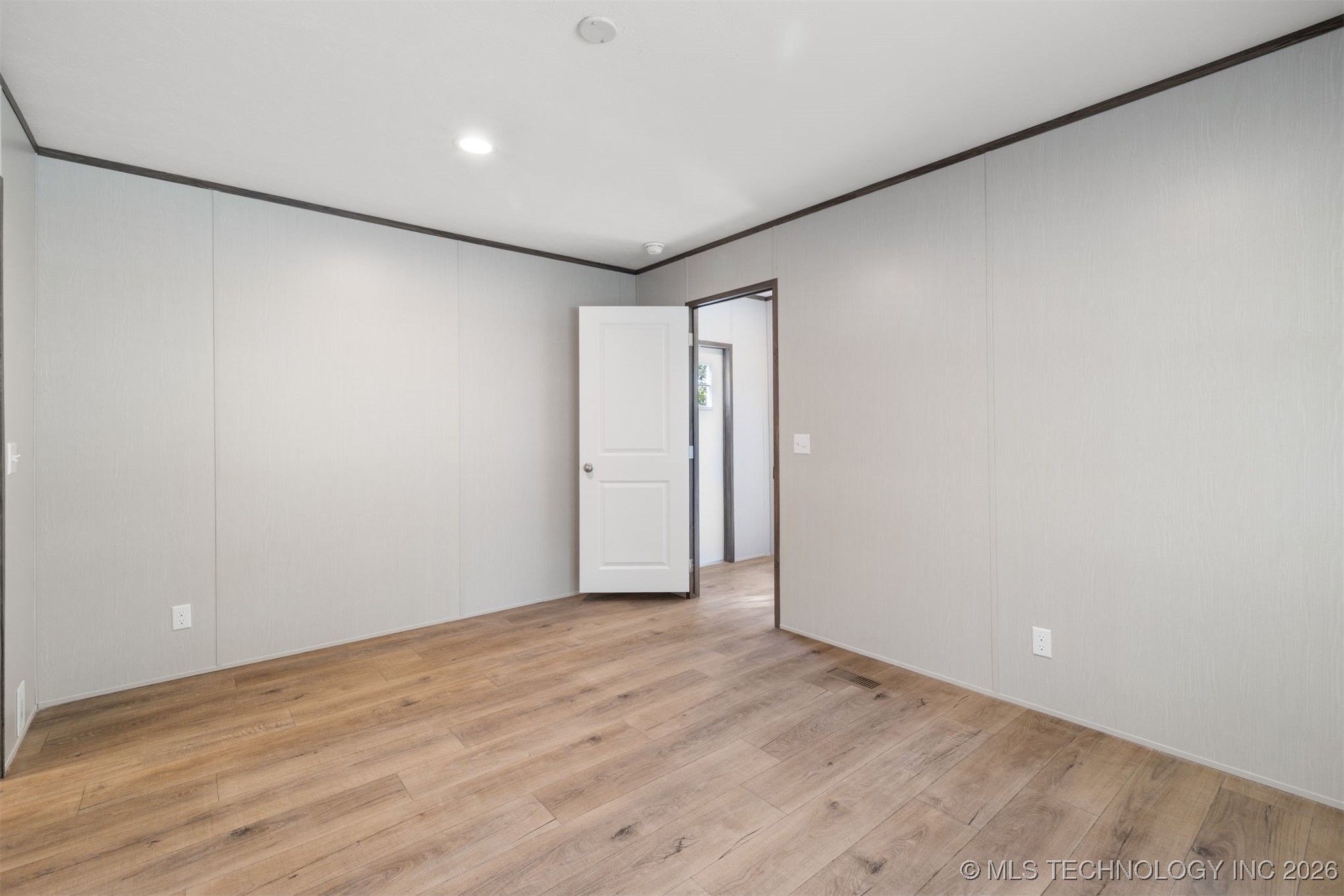 401 3rd Property Photo 18