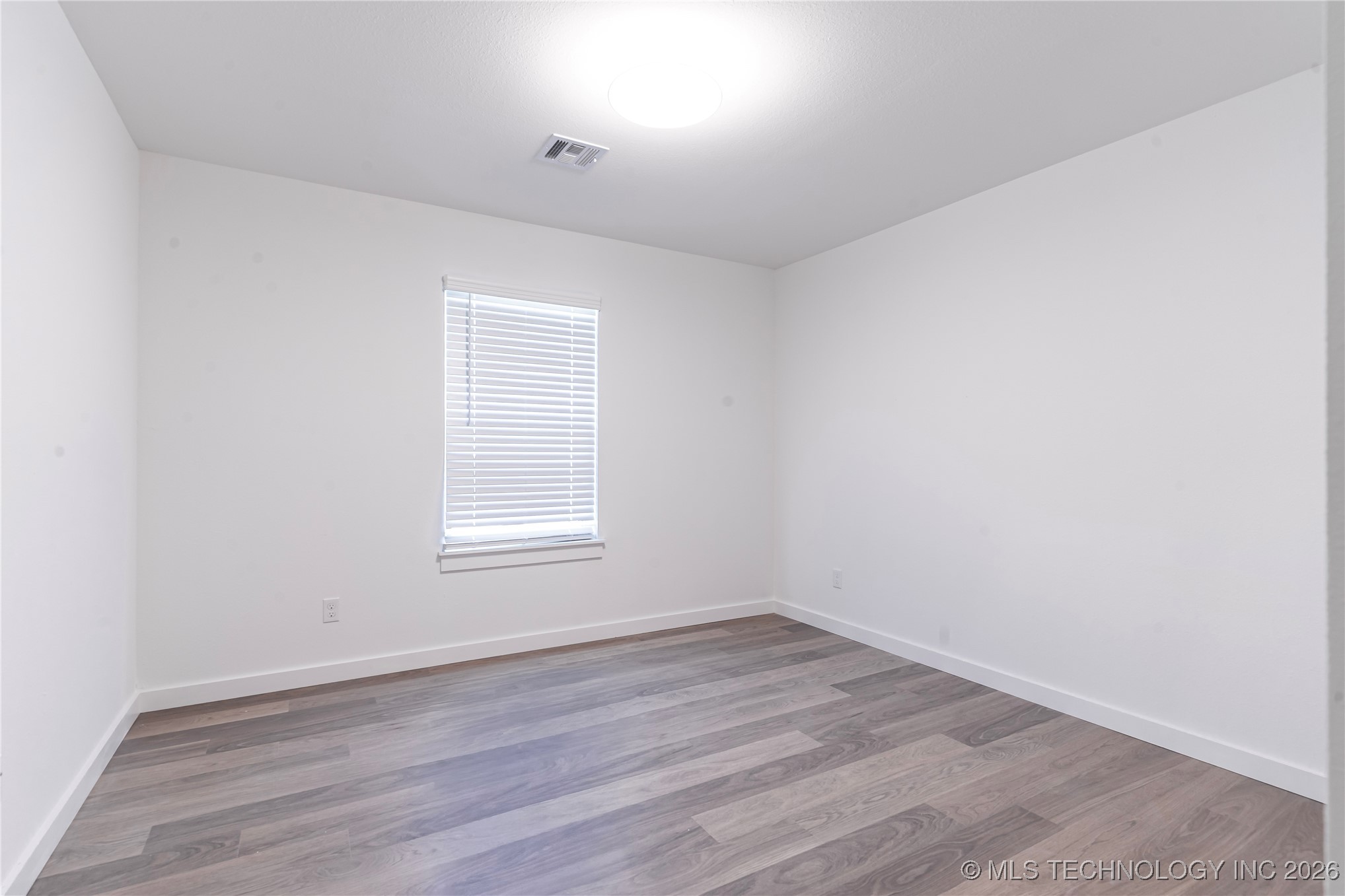 2517 W South Street Property Photo 8