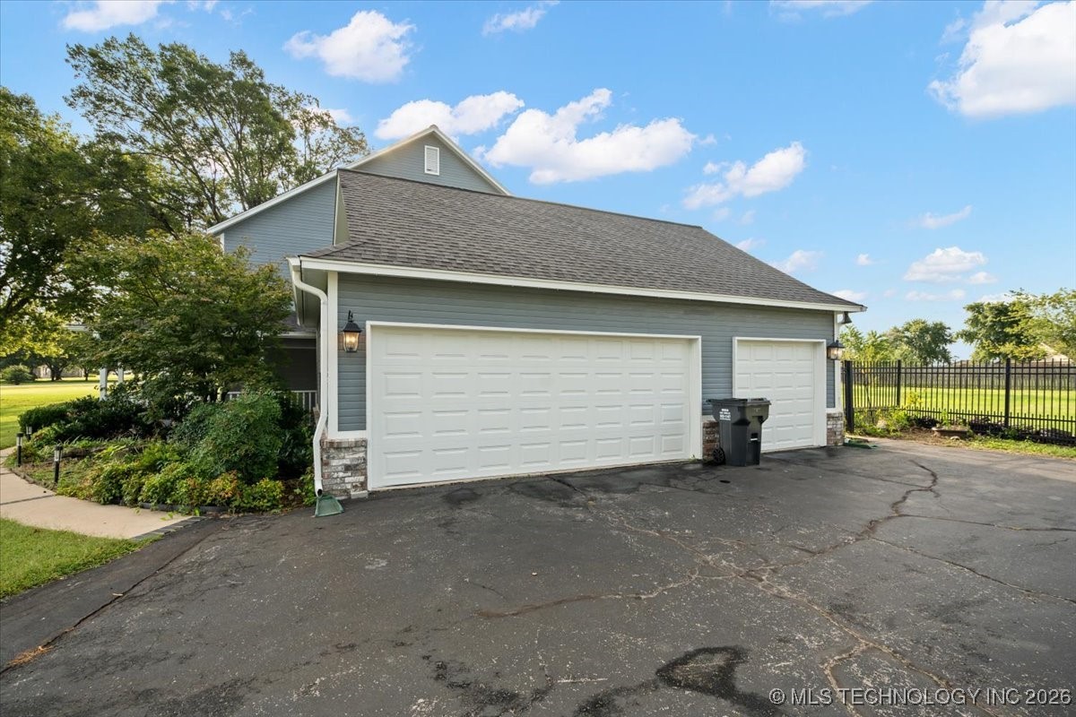 15412 E 78th Street N Property Photo 4