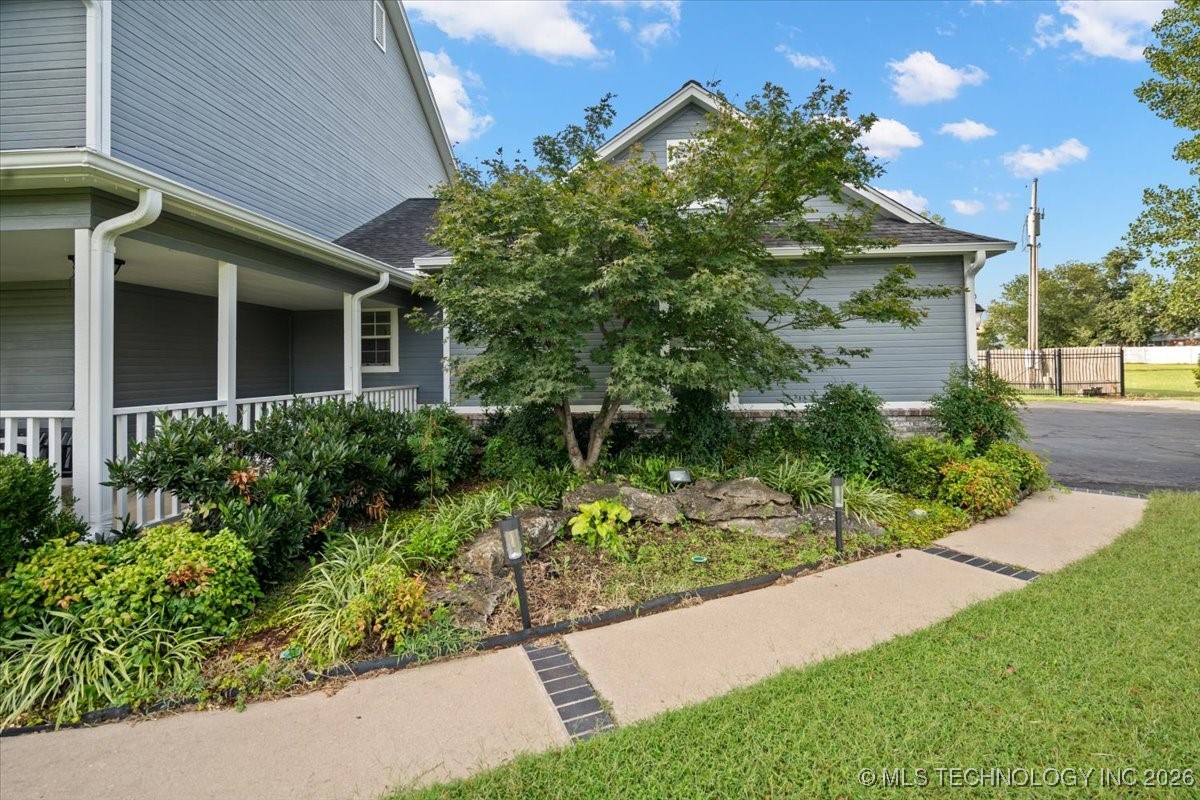 15412 E 78th Street N Property Photo 5