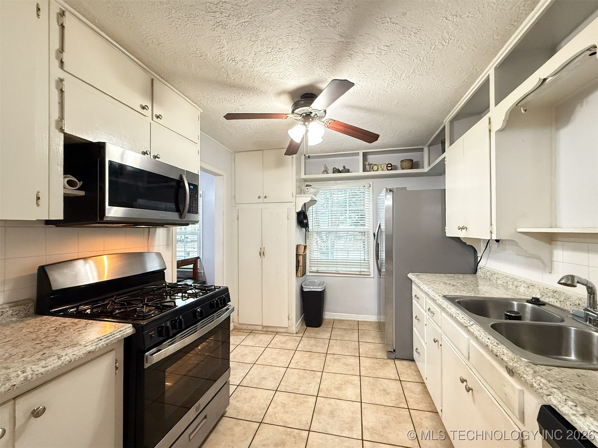 812 S Johnston Street Property Photo 4