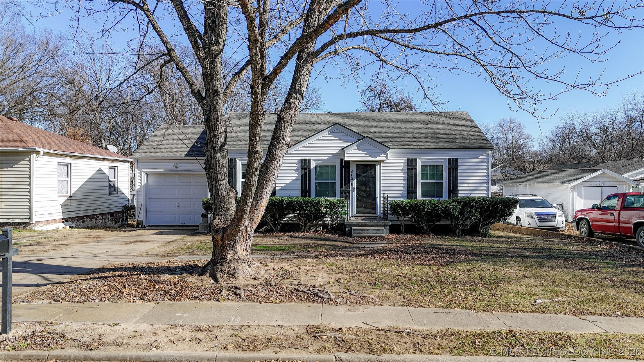 812 S Johnston Street Property Photo 6