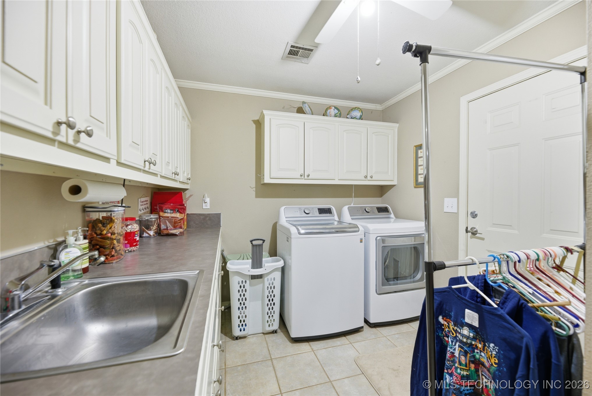 120 S Madison Avenue Property Photo 17