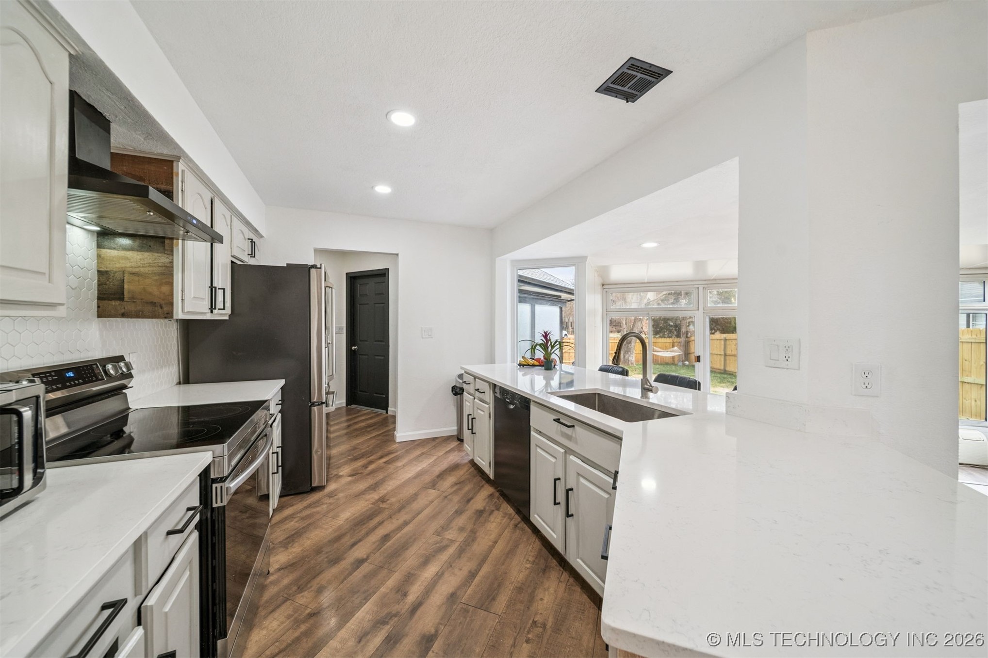 6331 S 90th East Court Property Photo 9